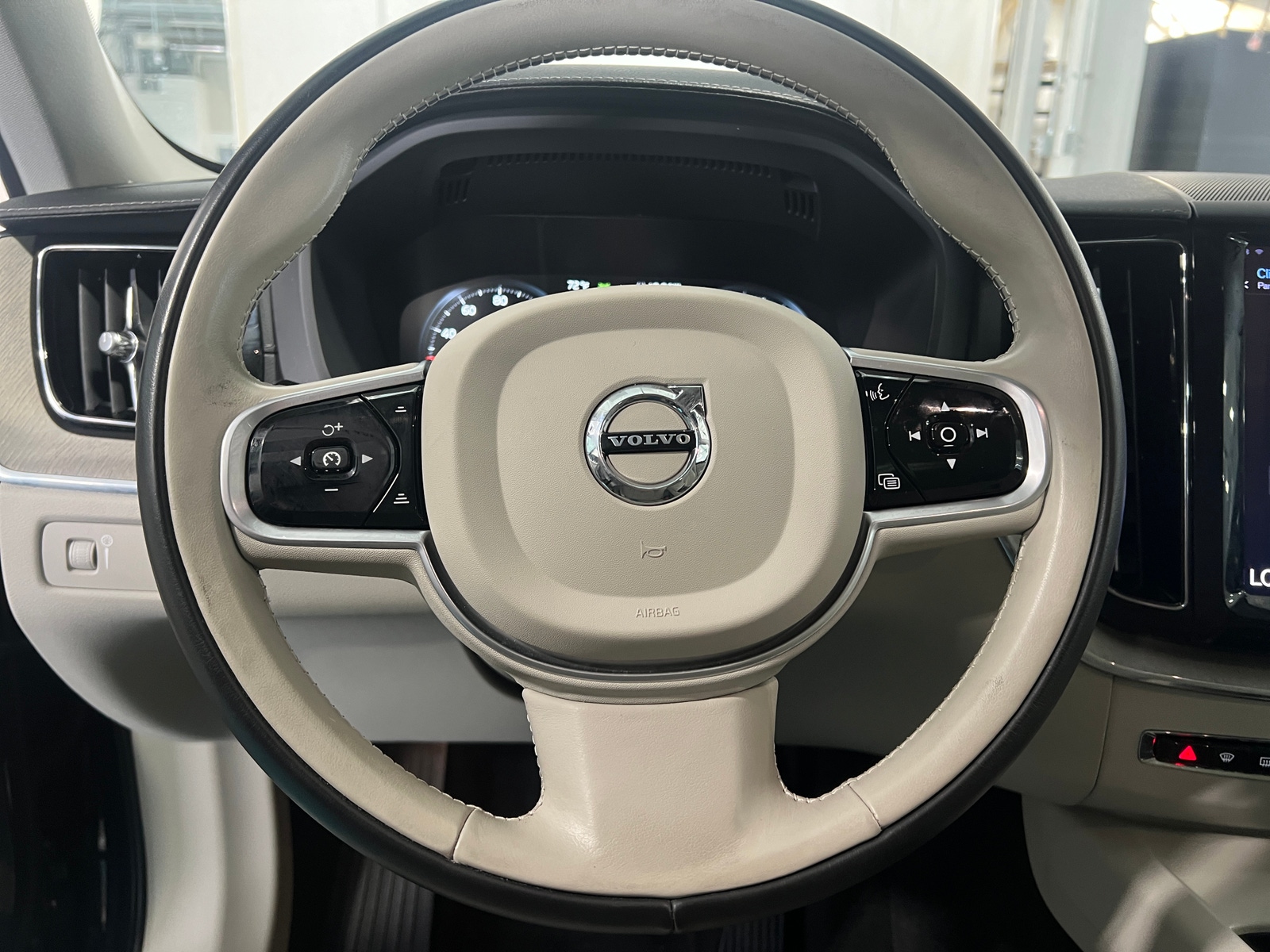 Thumbnail: 2021 Volvo XC60 - 4