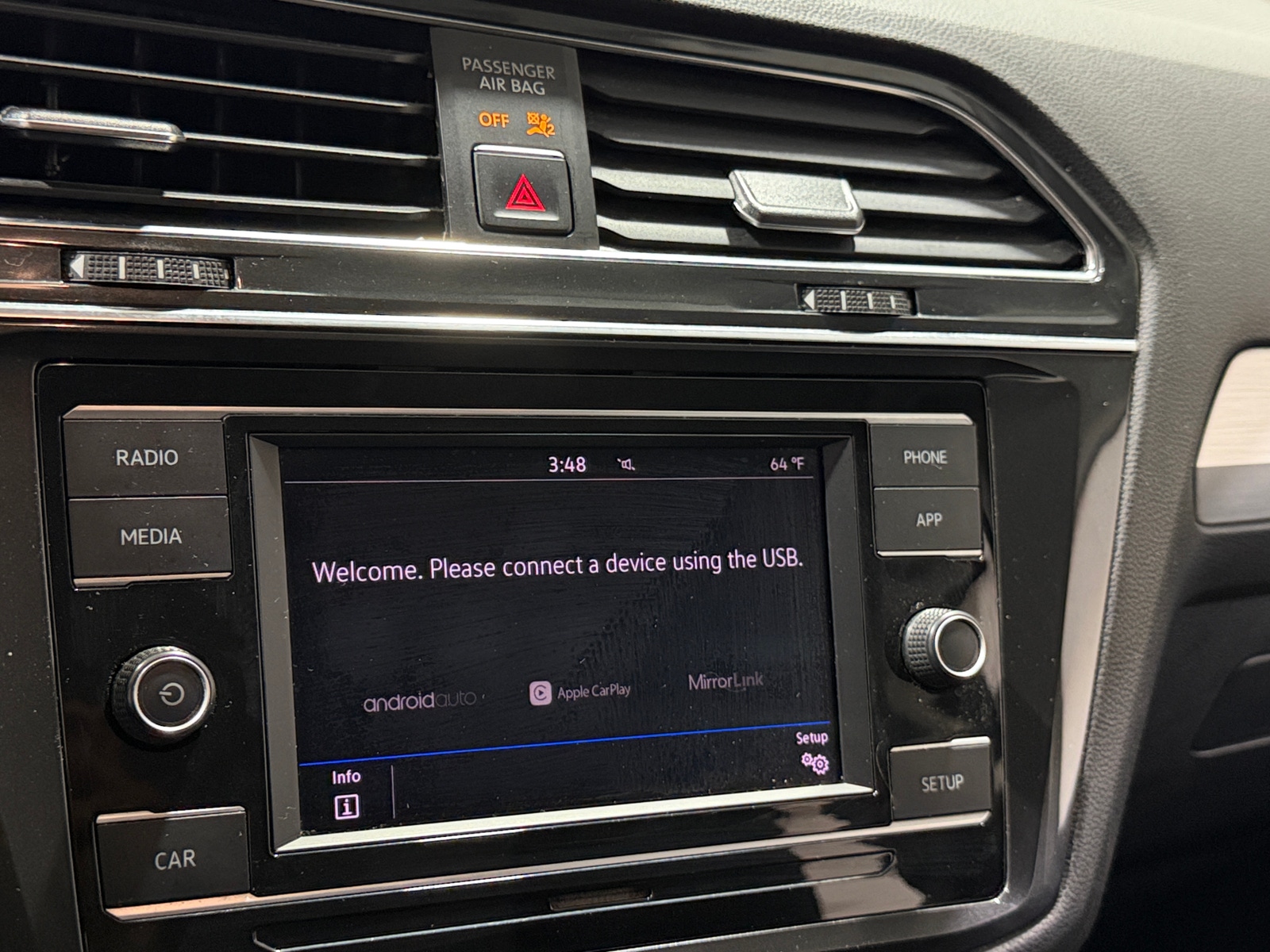 Thumbnail: 2018 Volkswagen Tiguan - 4