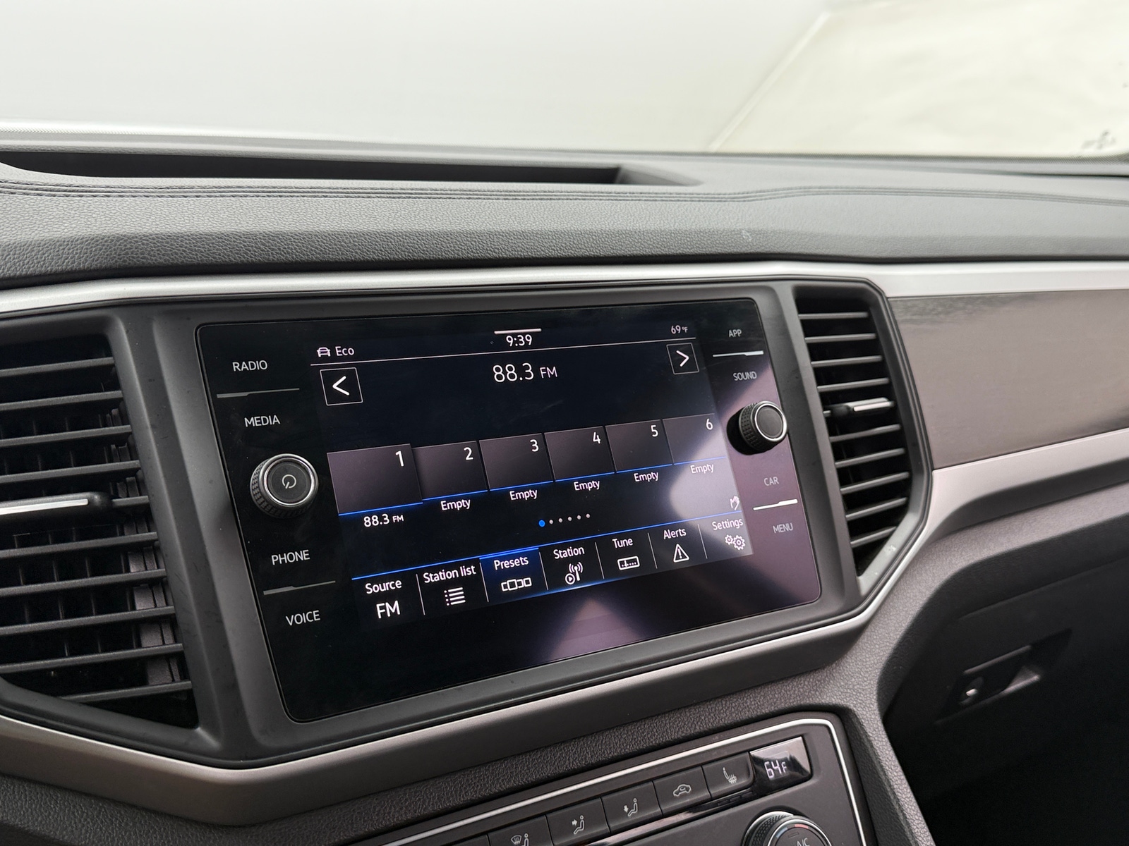 Thumbnail: 2021 Volkswagen Atlas - 4