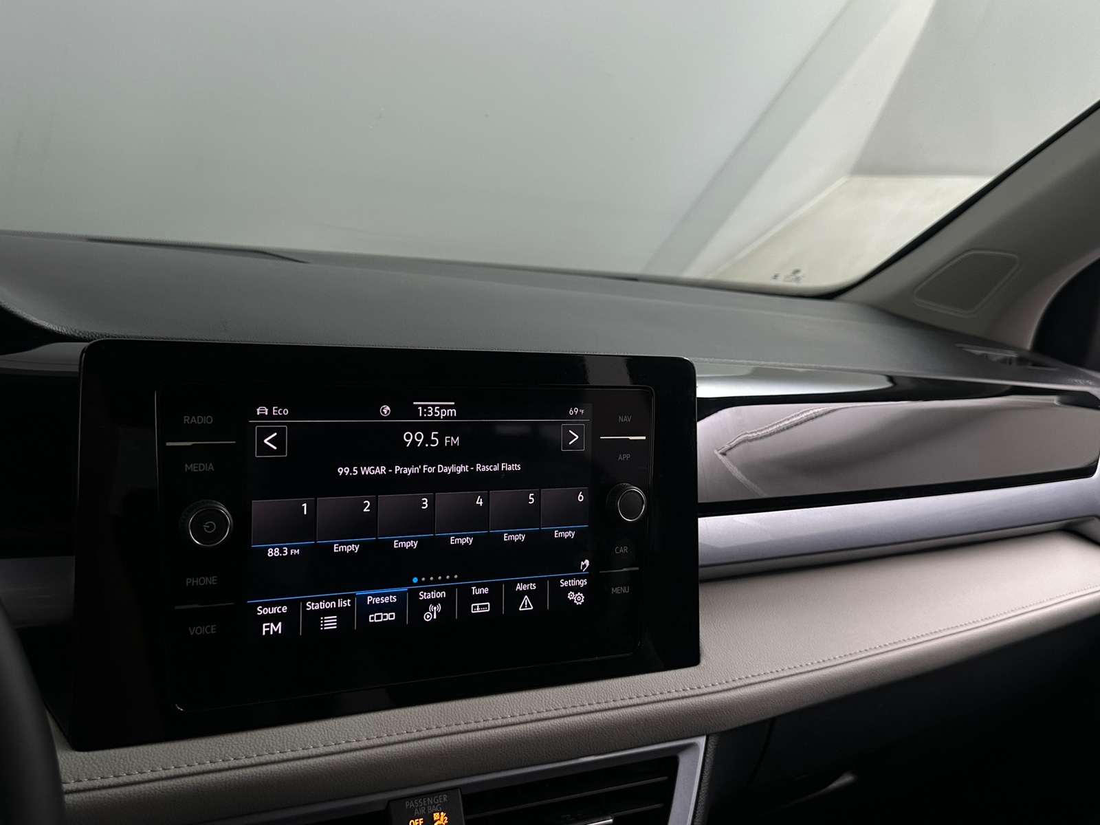 Thumbnail: 2025 Volkswagen Taos - 4
