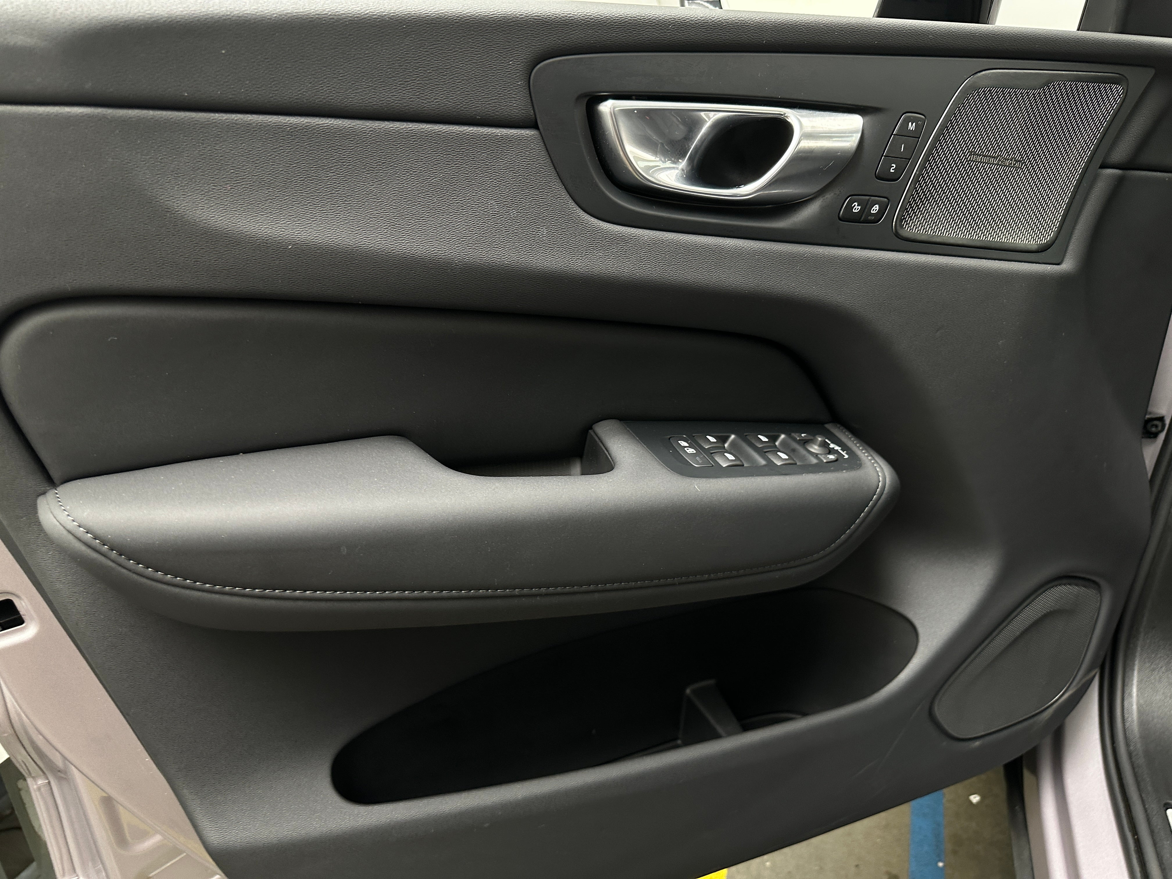 2026 Volvo XC60 Plus - Photo 9