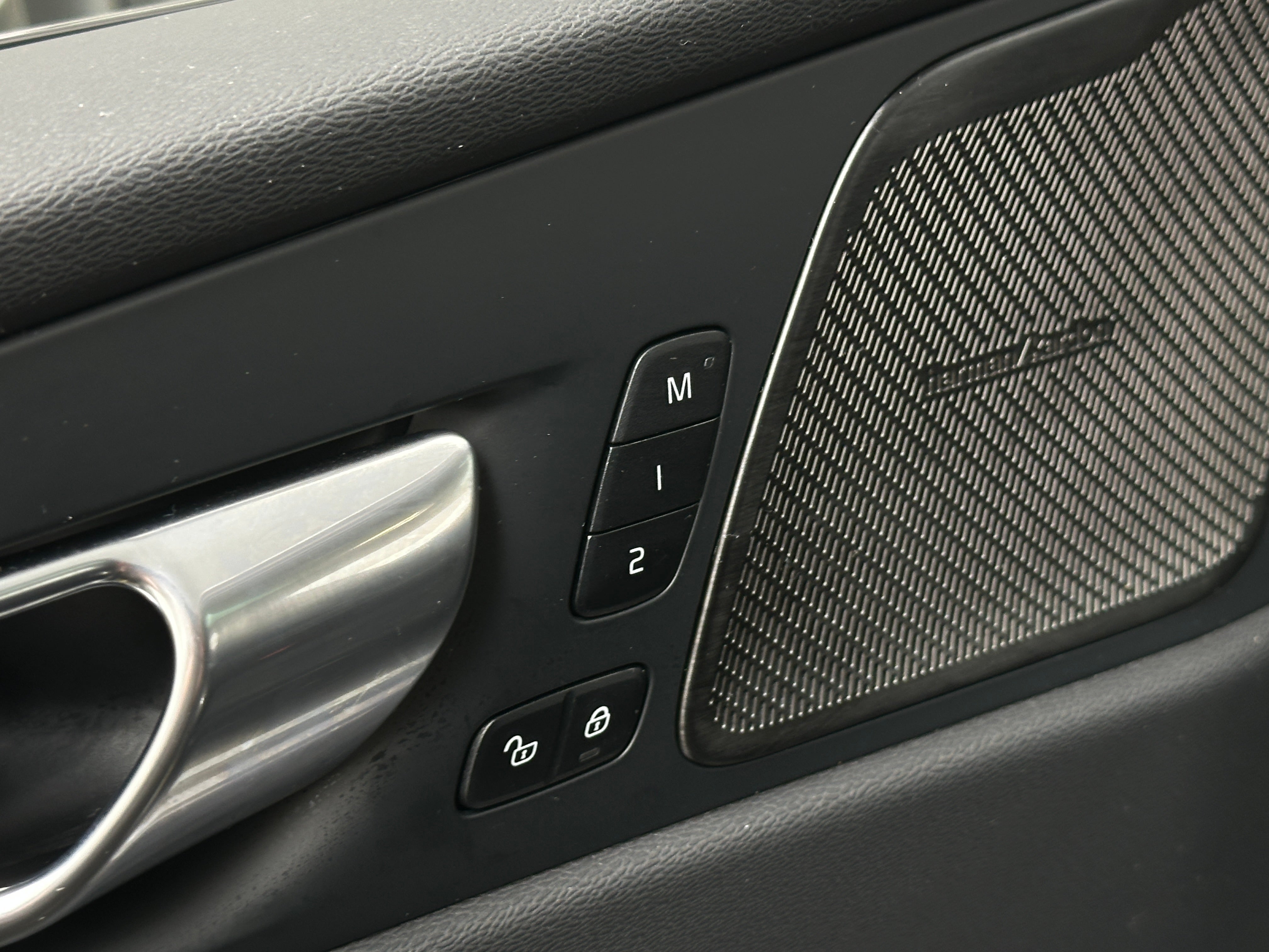 2026 Volvo XC60 Plus - Photo 10