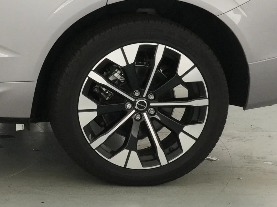 2026 Volvo XC60 Plus - Photo 22