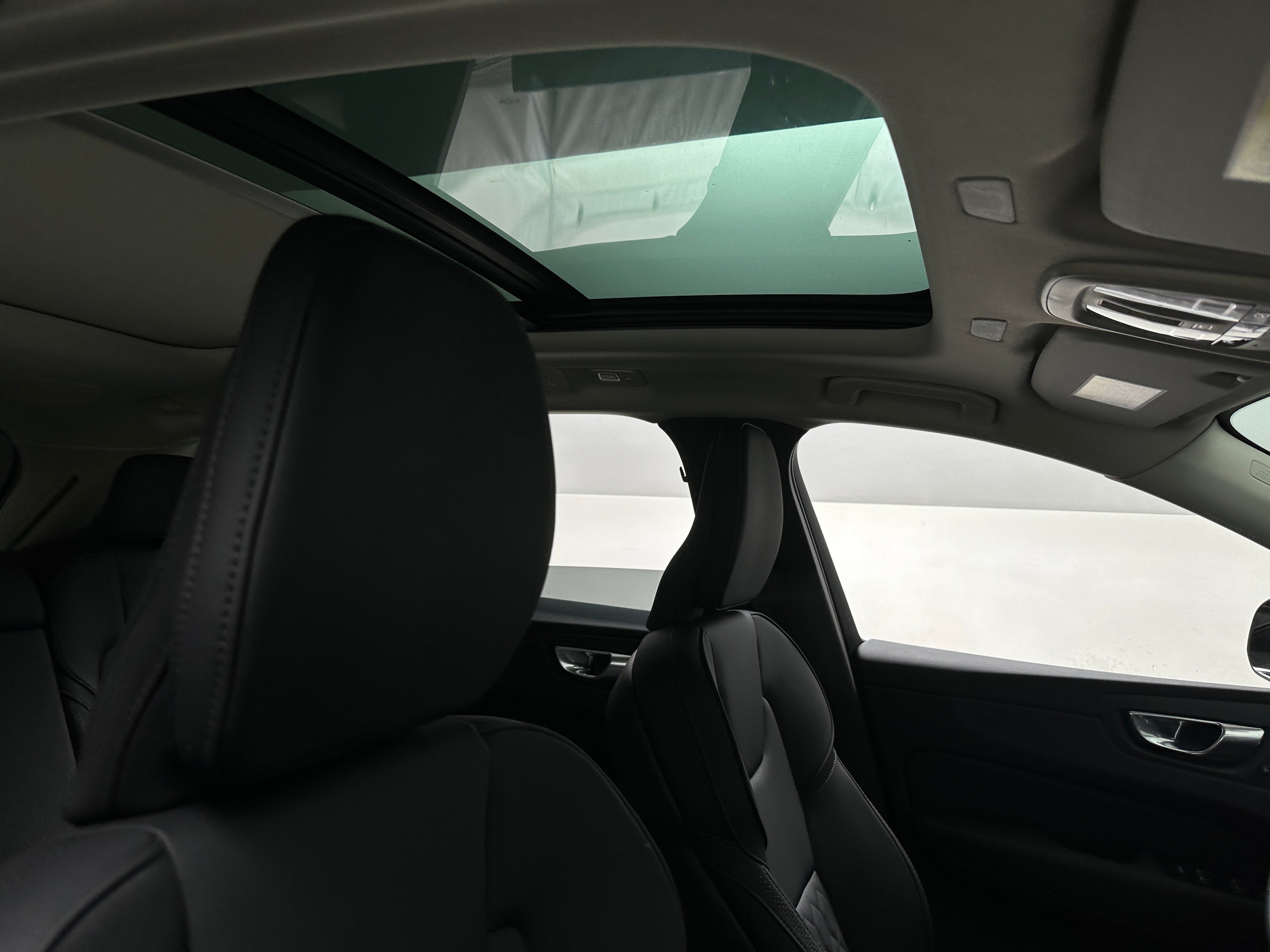 2026 Volvo XC60 Plus - Photo 23