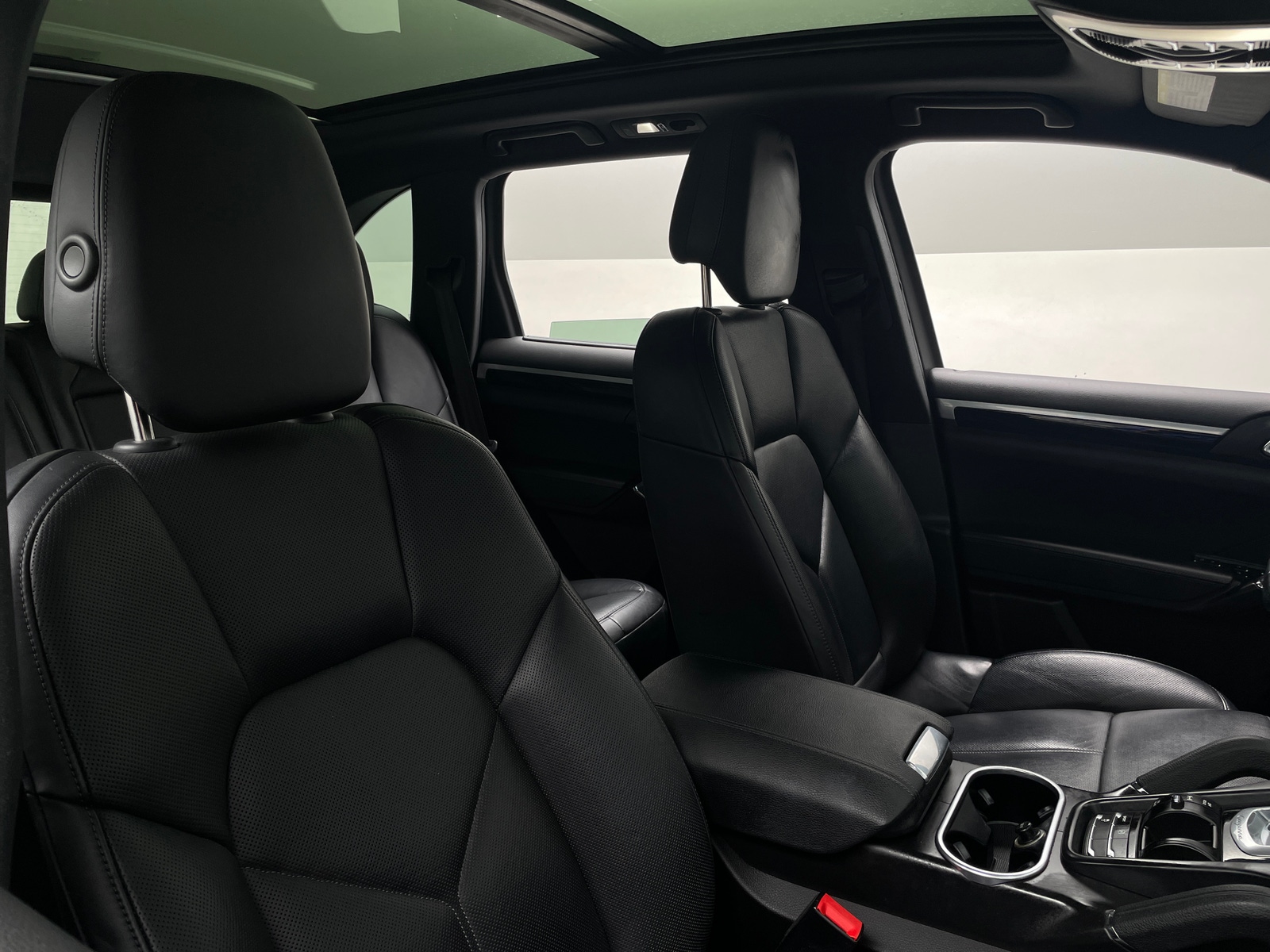 Thumbnail: 2014 Porsche Cayenne - 2