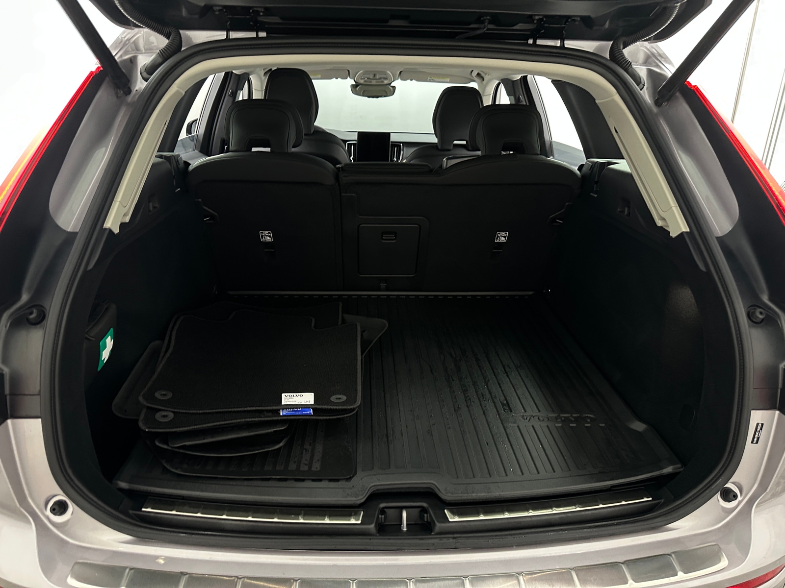 Thumbnail: 2026 Volvo XC60 - 6