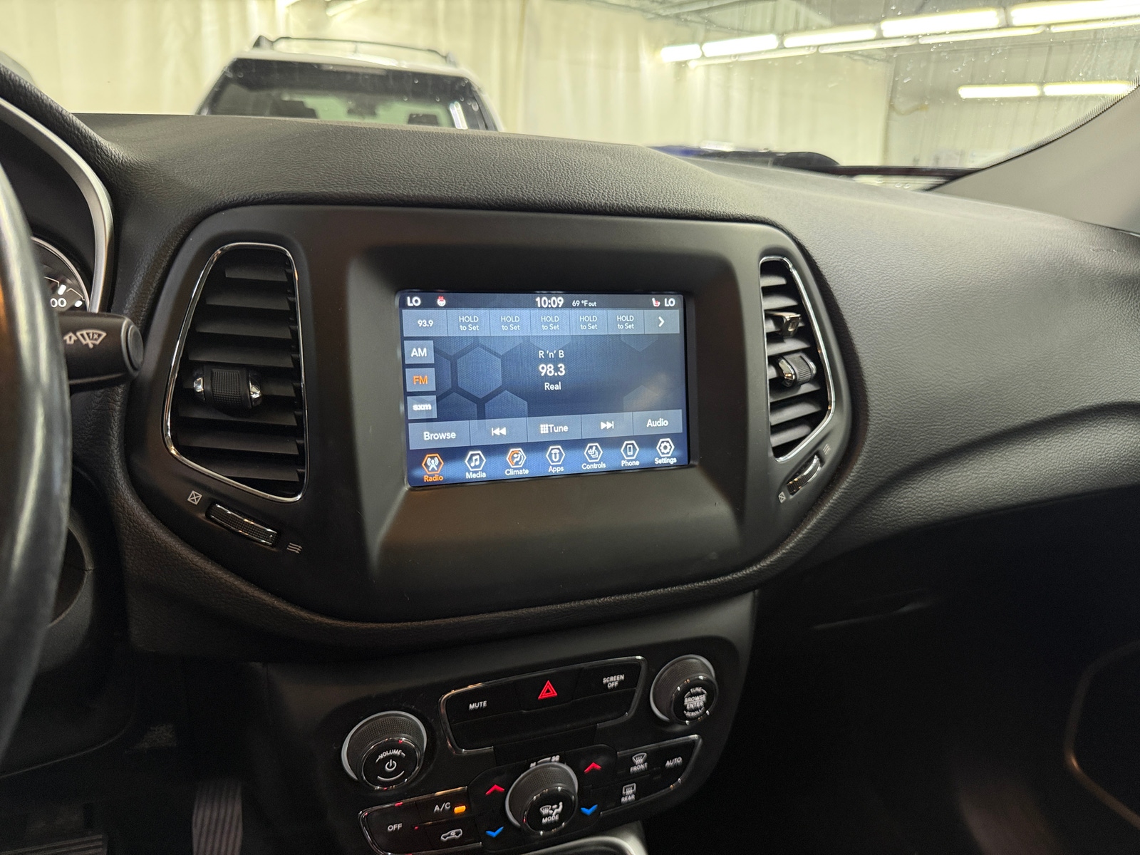 Thumbnail: 2020 Jeep Compass - 4