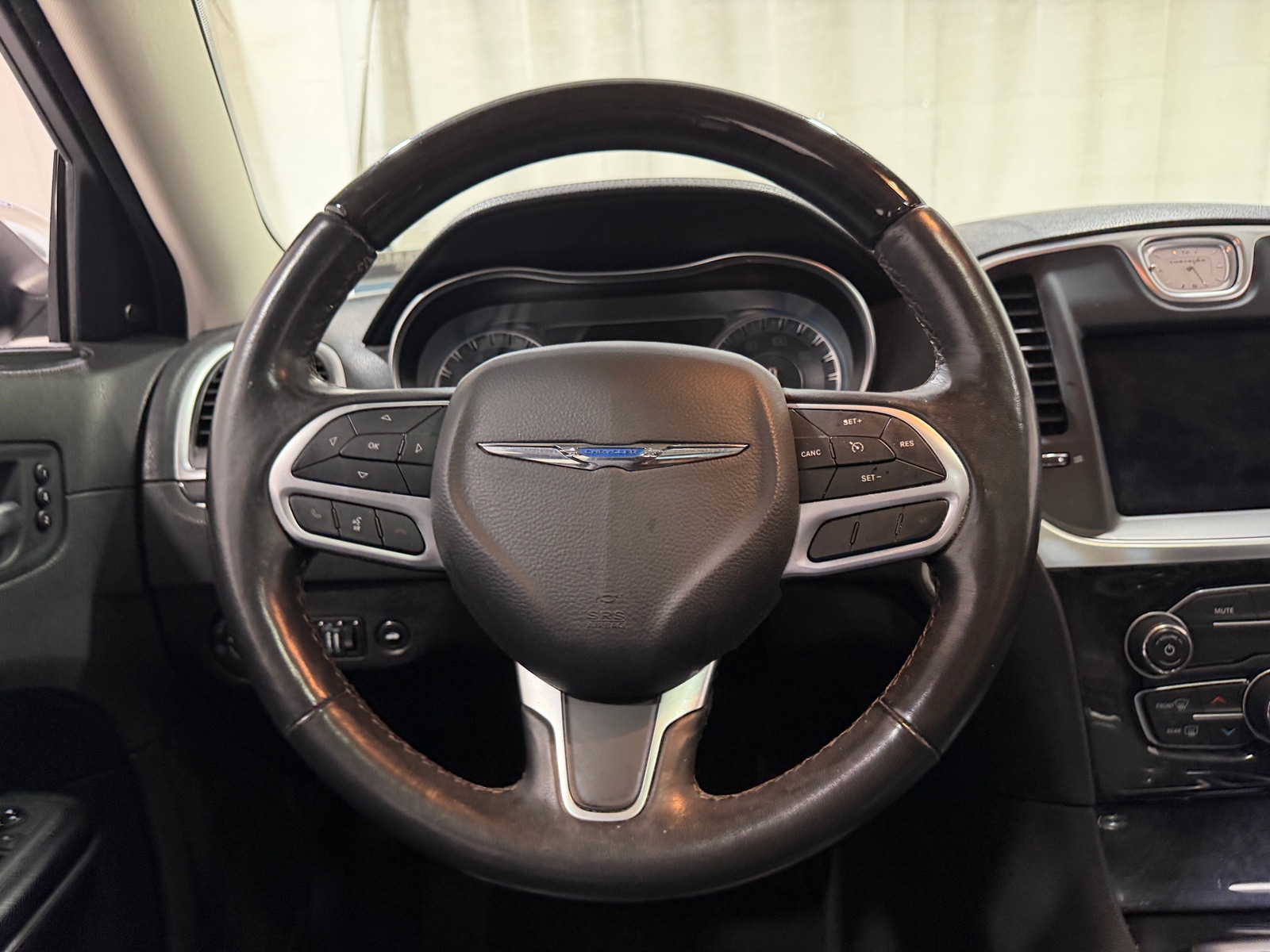 Thumbnail: 2020 Chrysler 300 - 4