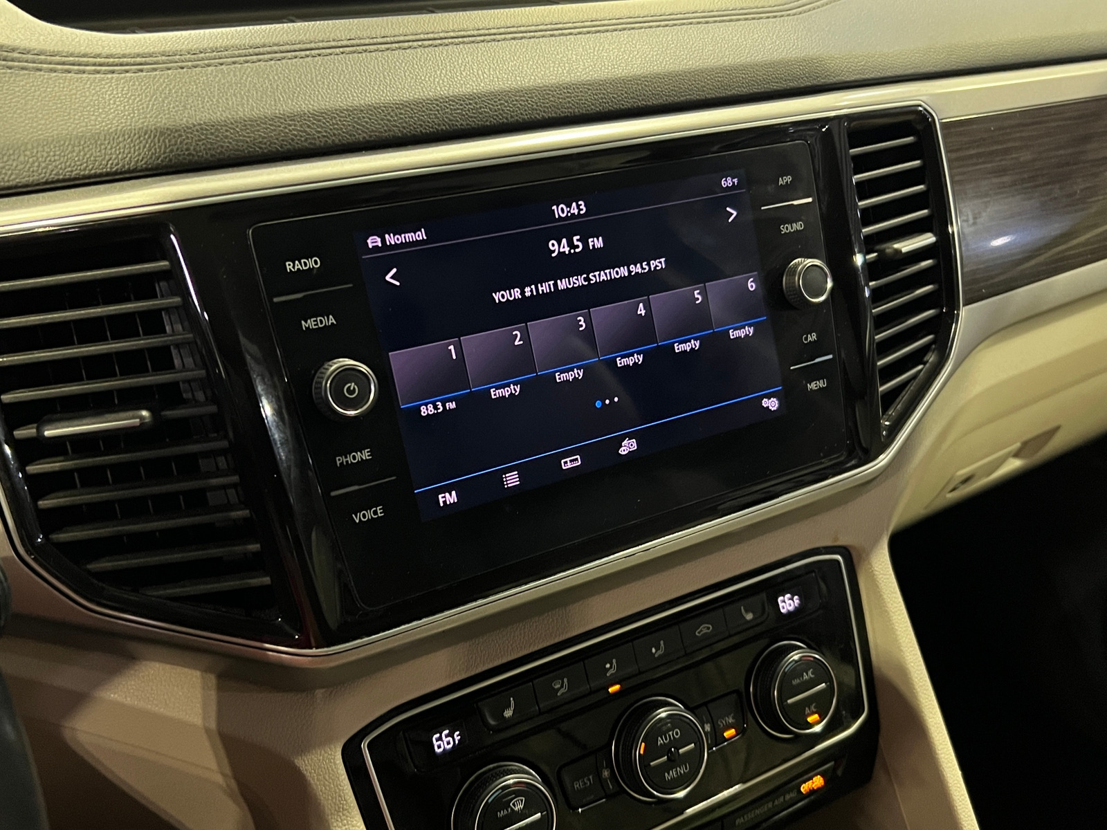 Thumbnail: 2018 Volkswagen Atlas - 3