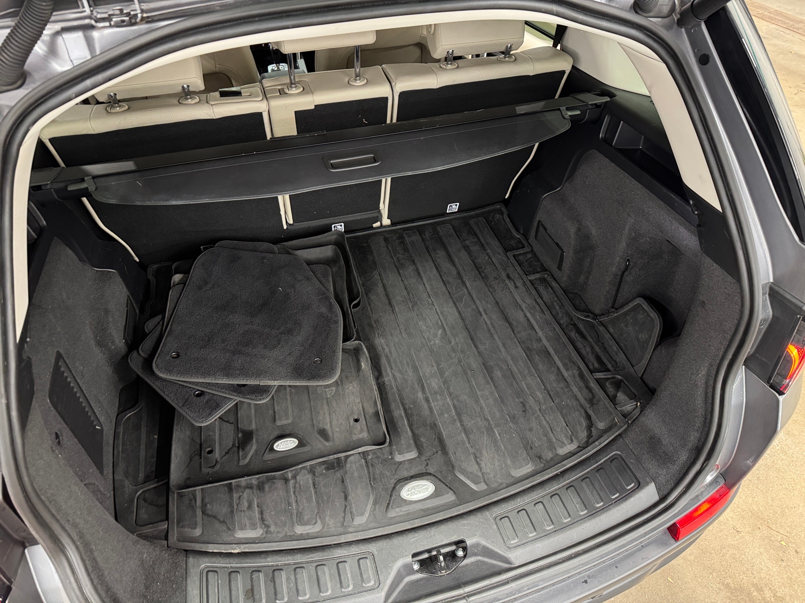 Thumbnail: 2021 Land Rover Discovery Sport - 6