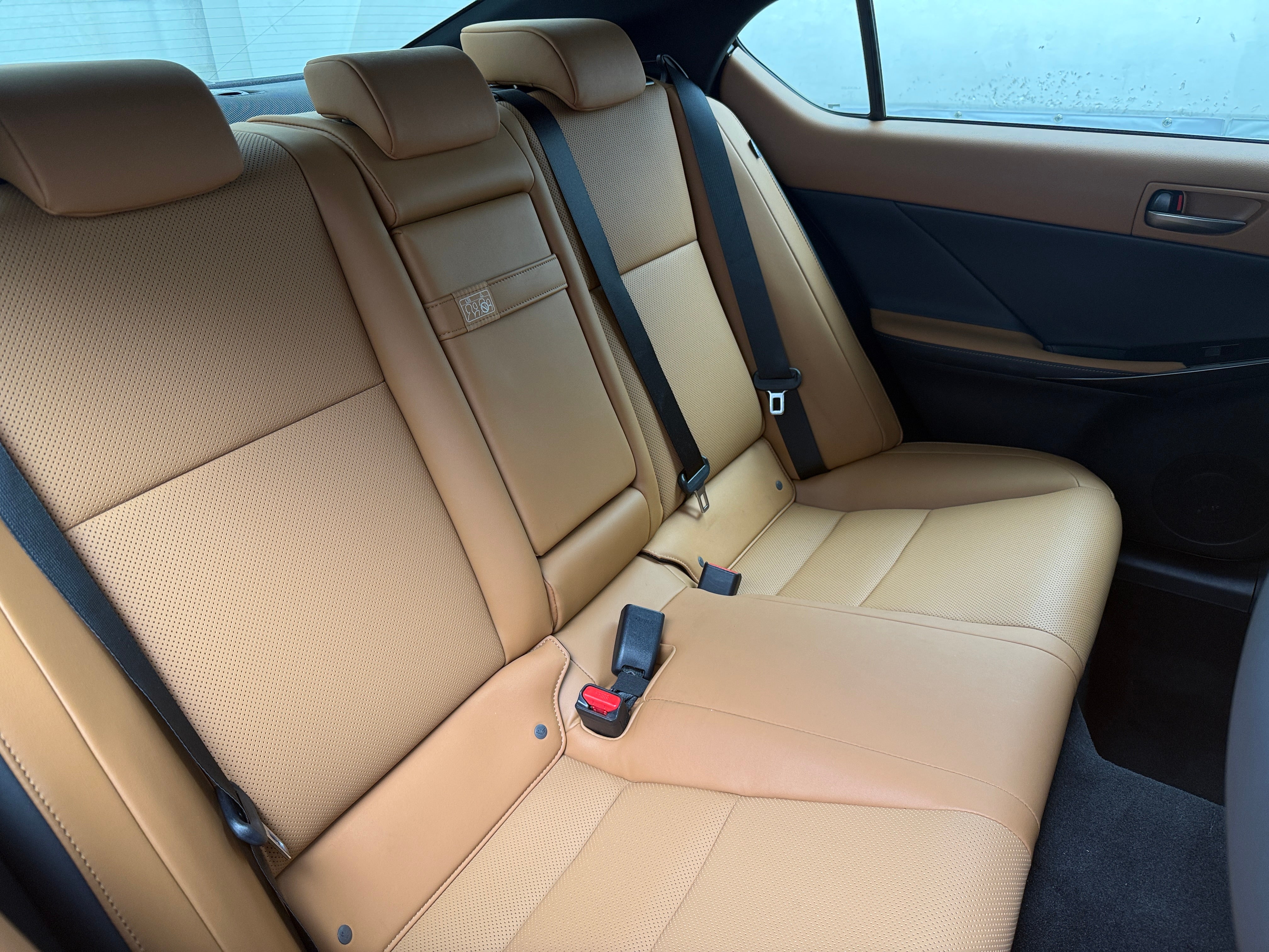 2024 Lexus IS 300 - Photo 3