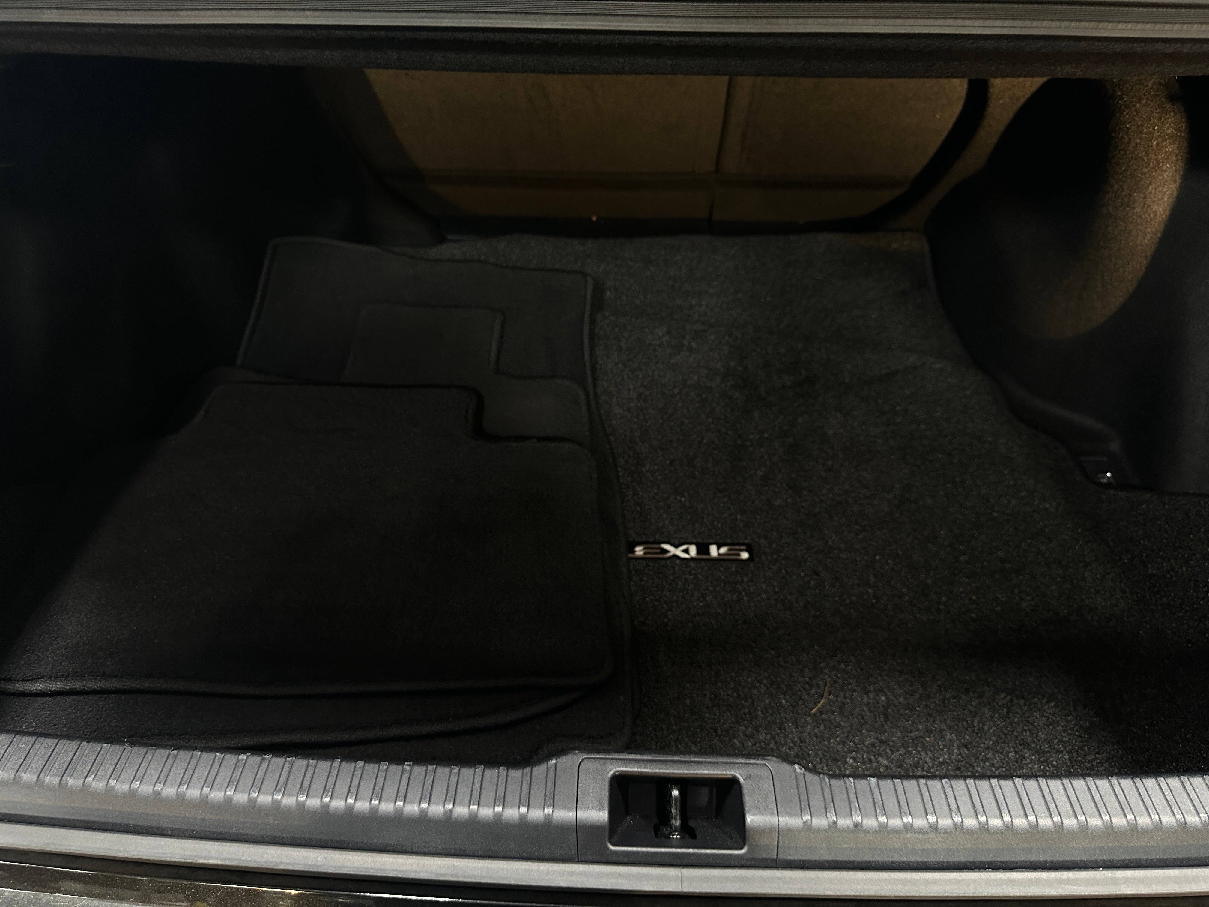 2024 Lexus IS 300 - Photo 7