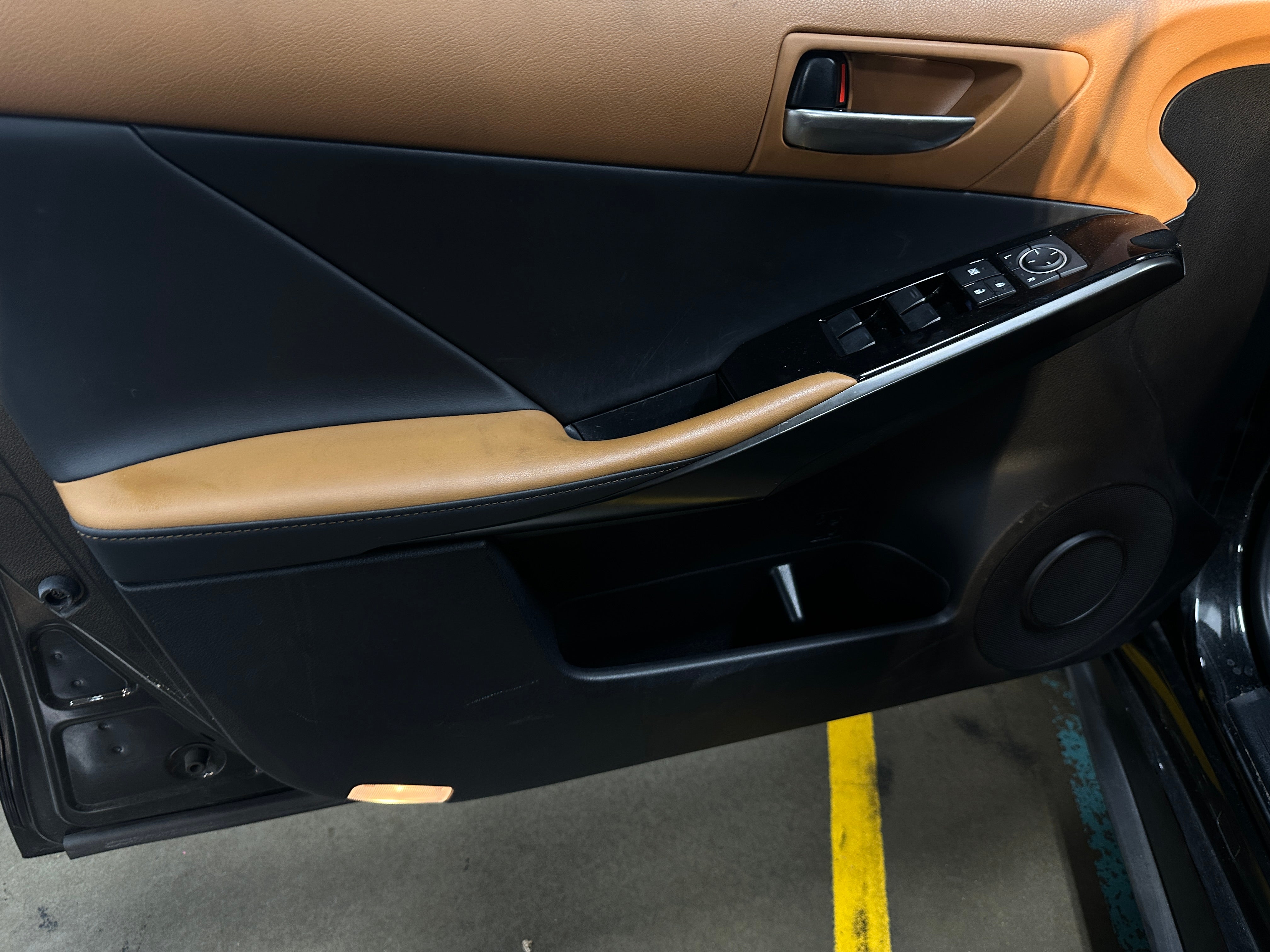 2024 Lexus IS 300 - Photo 9