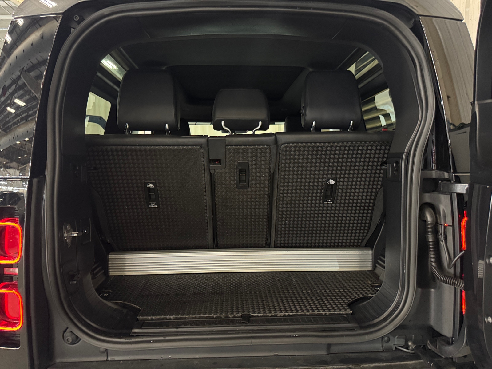 Thumbnail: 2021 Land Rover Defender - 6