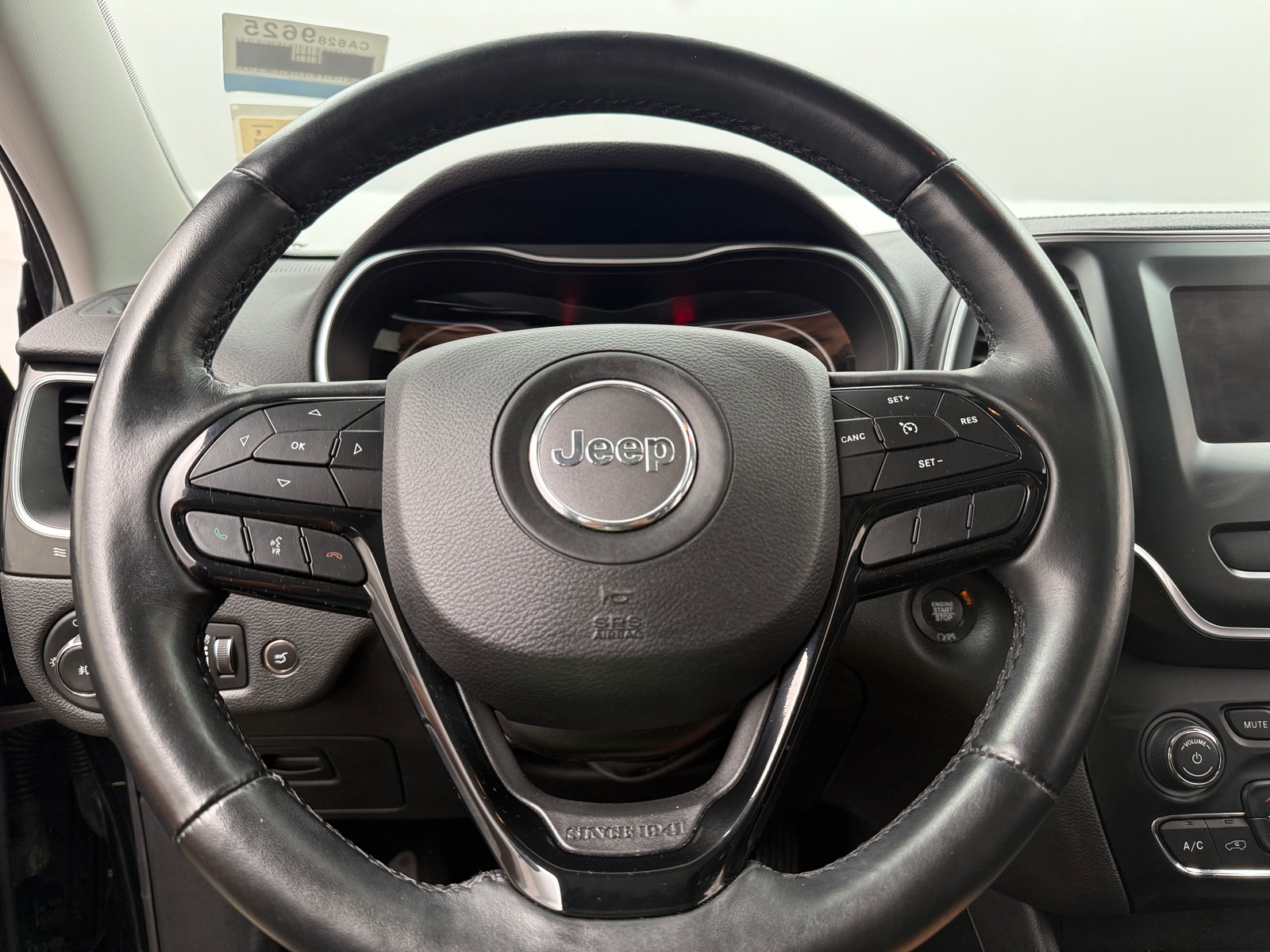 Thumbnail: 2019 Jeep Cherokee - 5