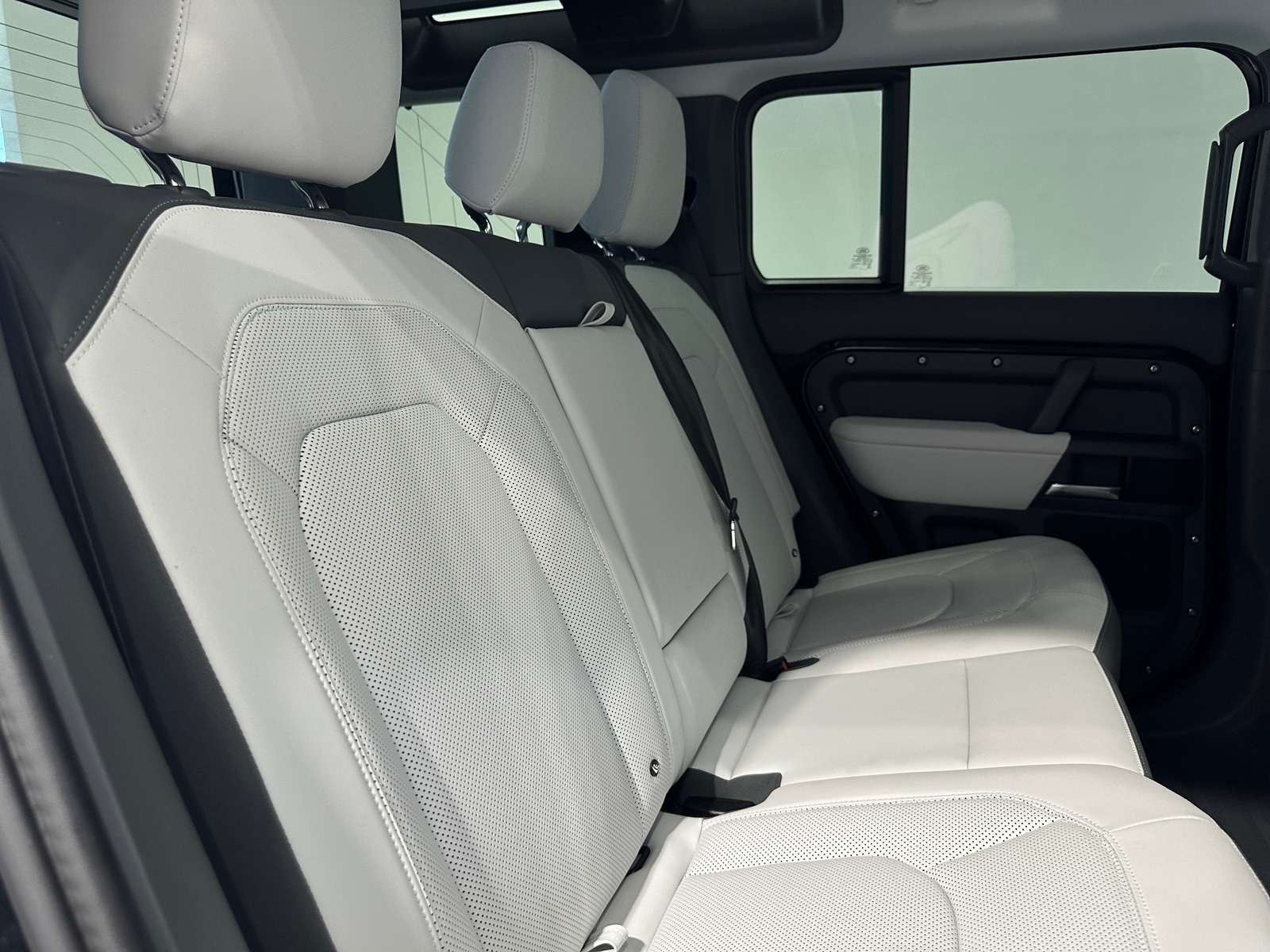 Thumbnail: 2025 Land Rover Defender - 5
