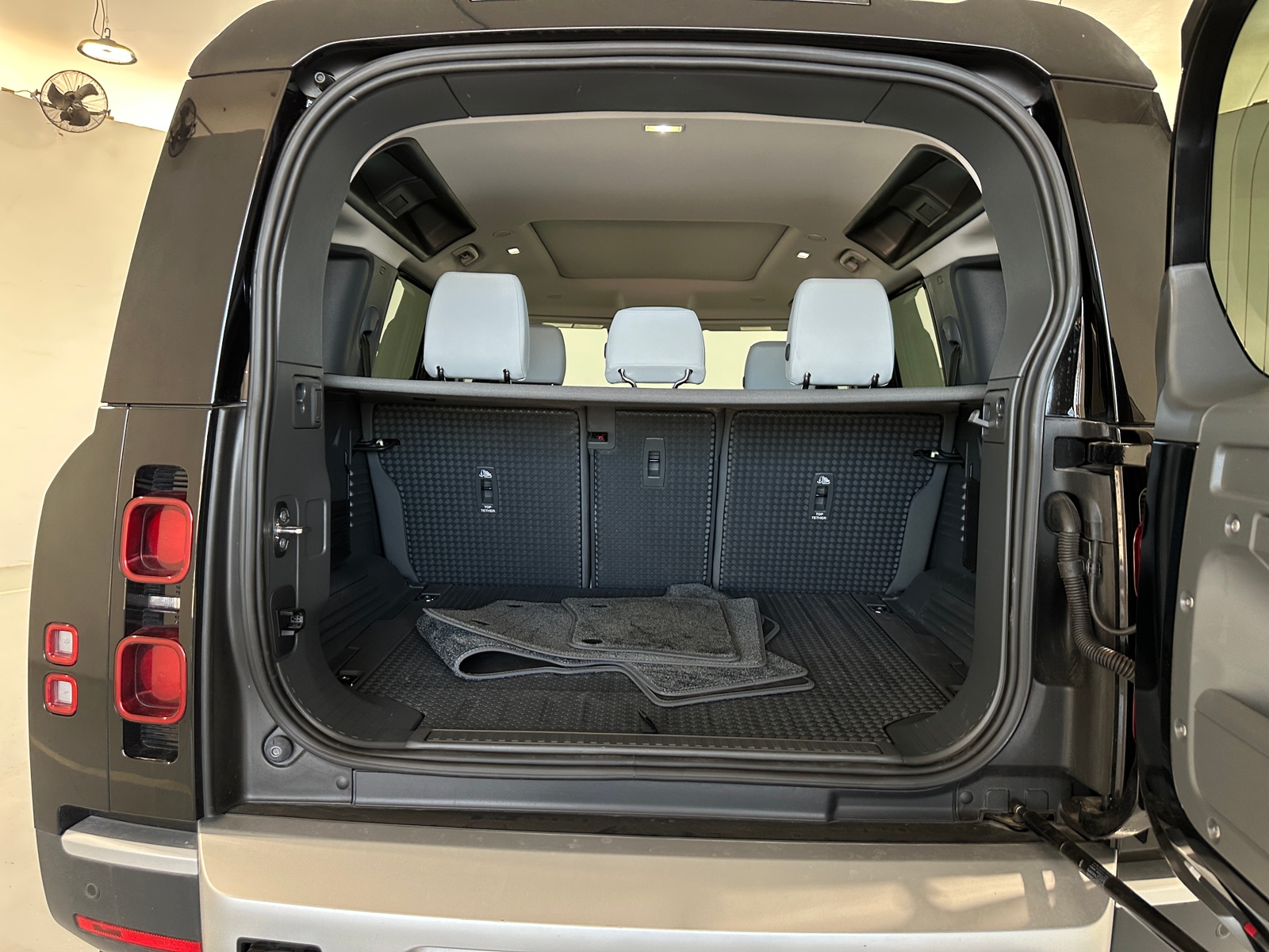 Thumbnail: 2025 Land Rover Defender - 6