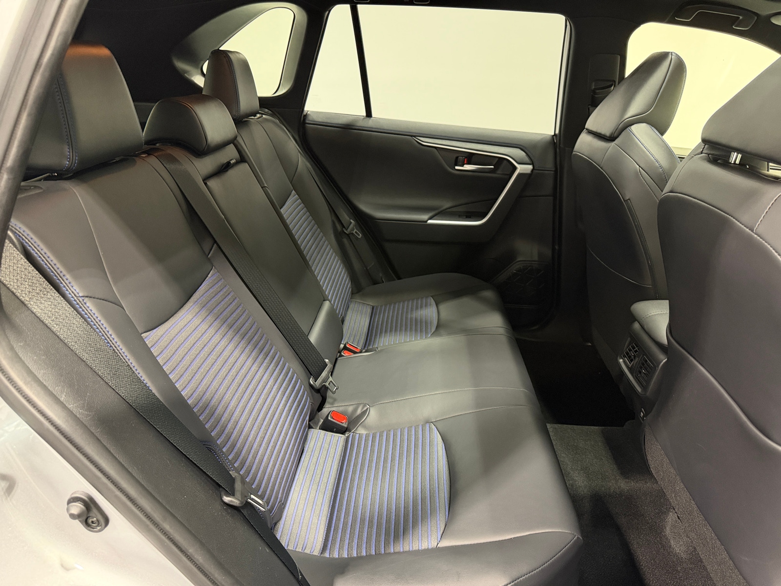 Thumbnail: 2020 Toyota RAV4 - 6