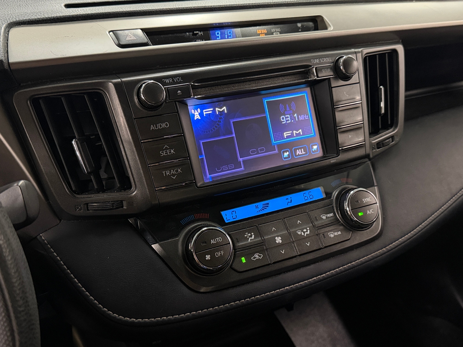 Thumbnail: 2014 Toyota RAV4 - 4