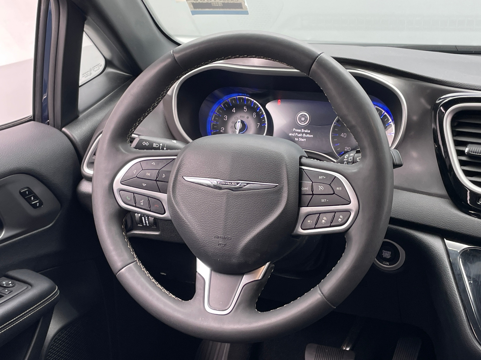 Thumbnail: 2025 Chrysler Pacifica - 4