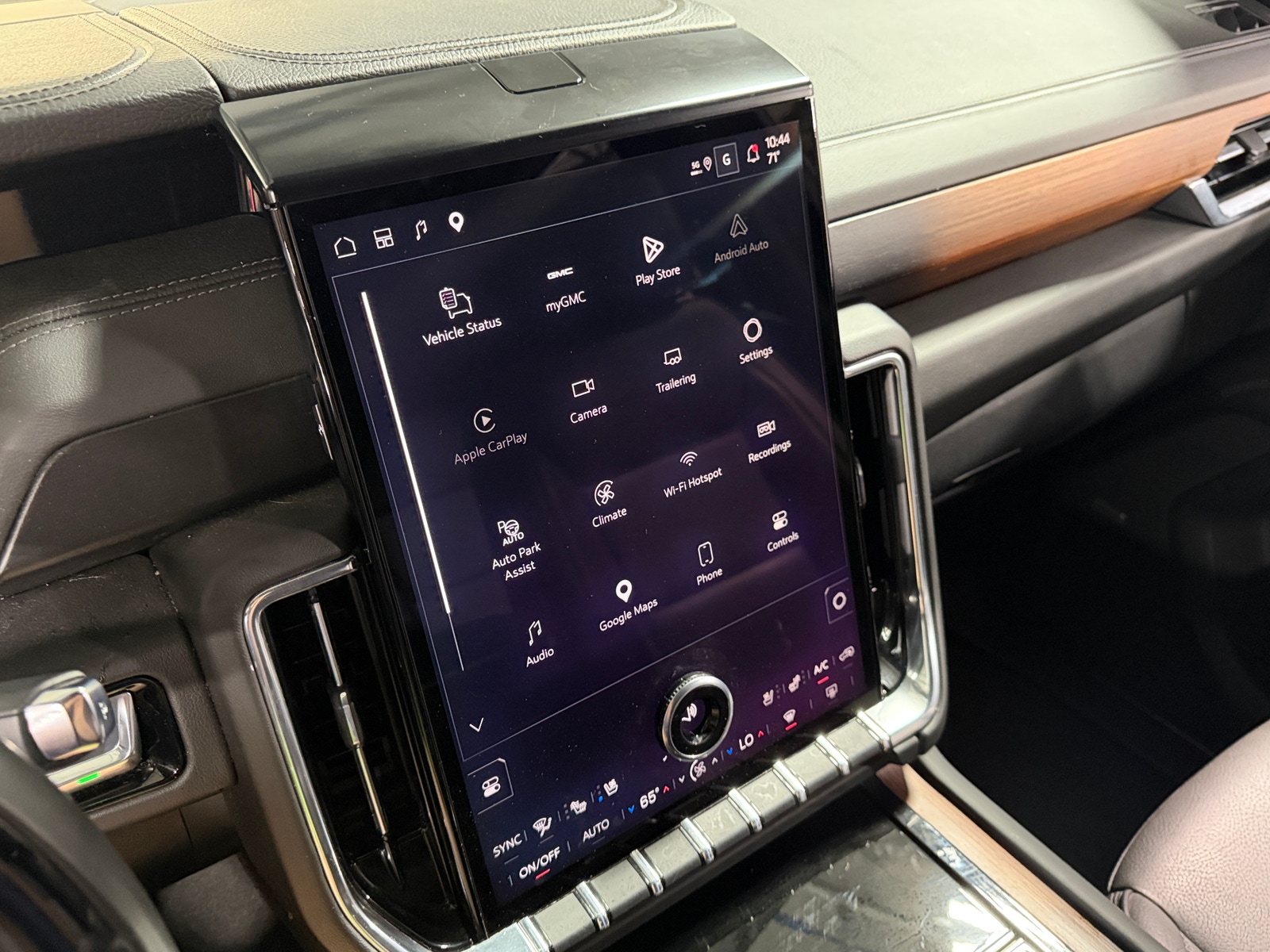 Thumbnail: 2025 GMC Yukon - 3