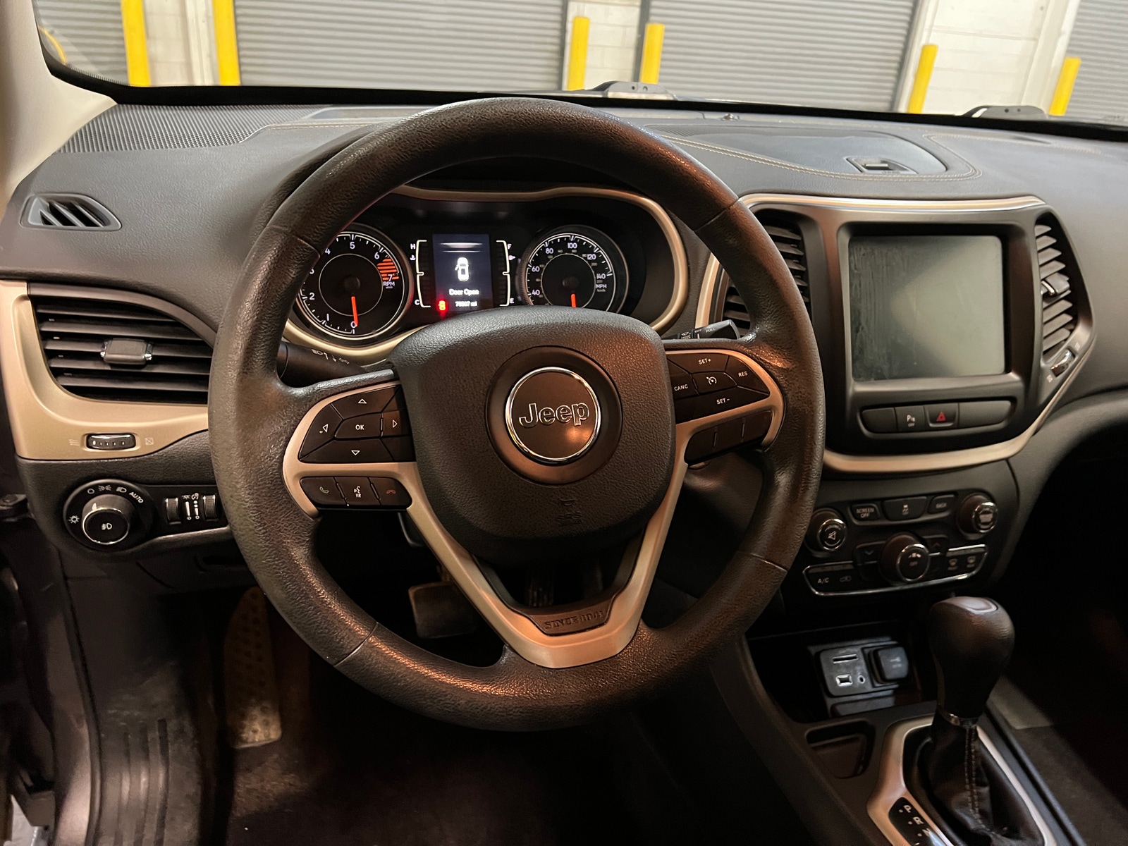 Thumbnail: 2018 Jeep Cherokee - 5
