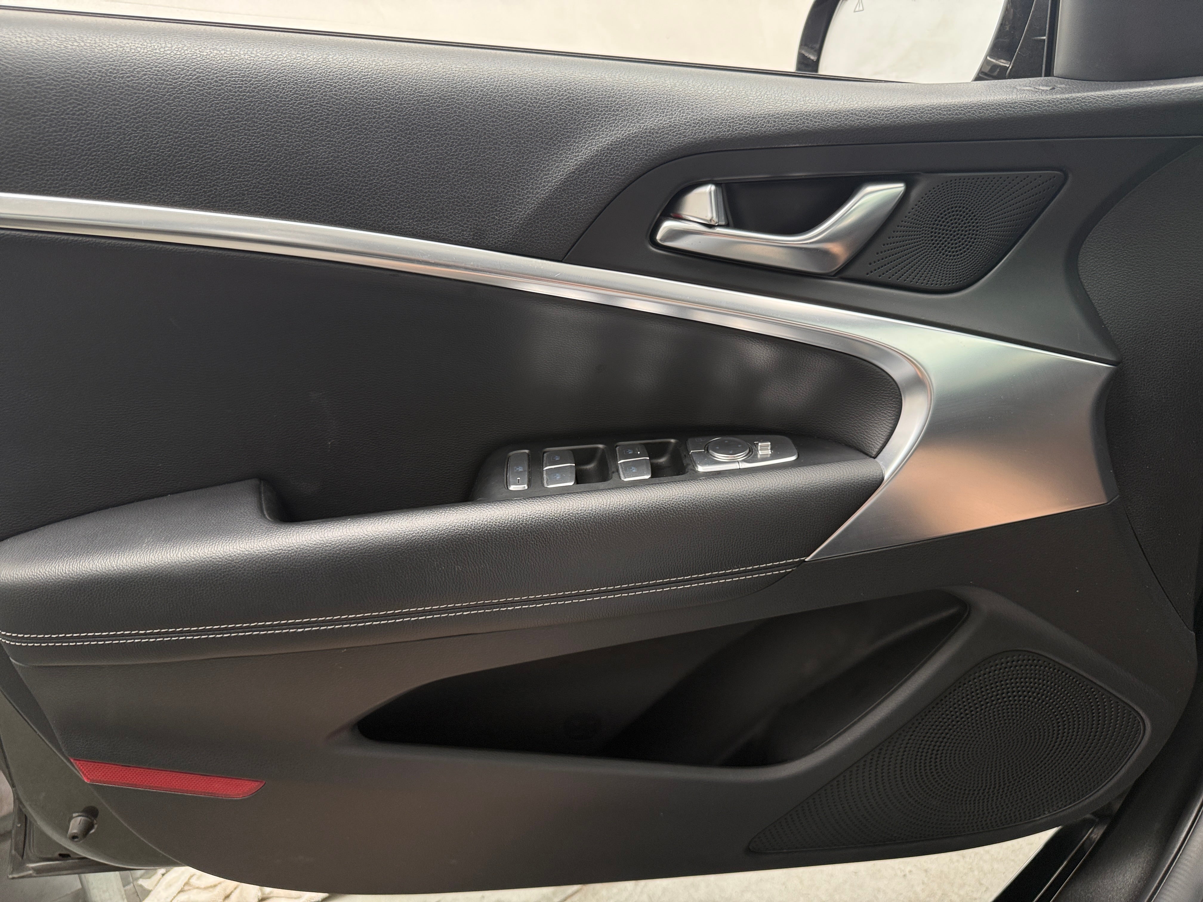 2025 GENESIS G70