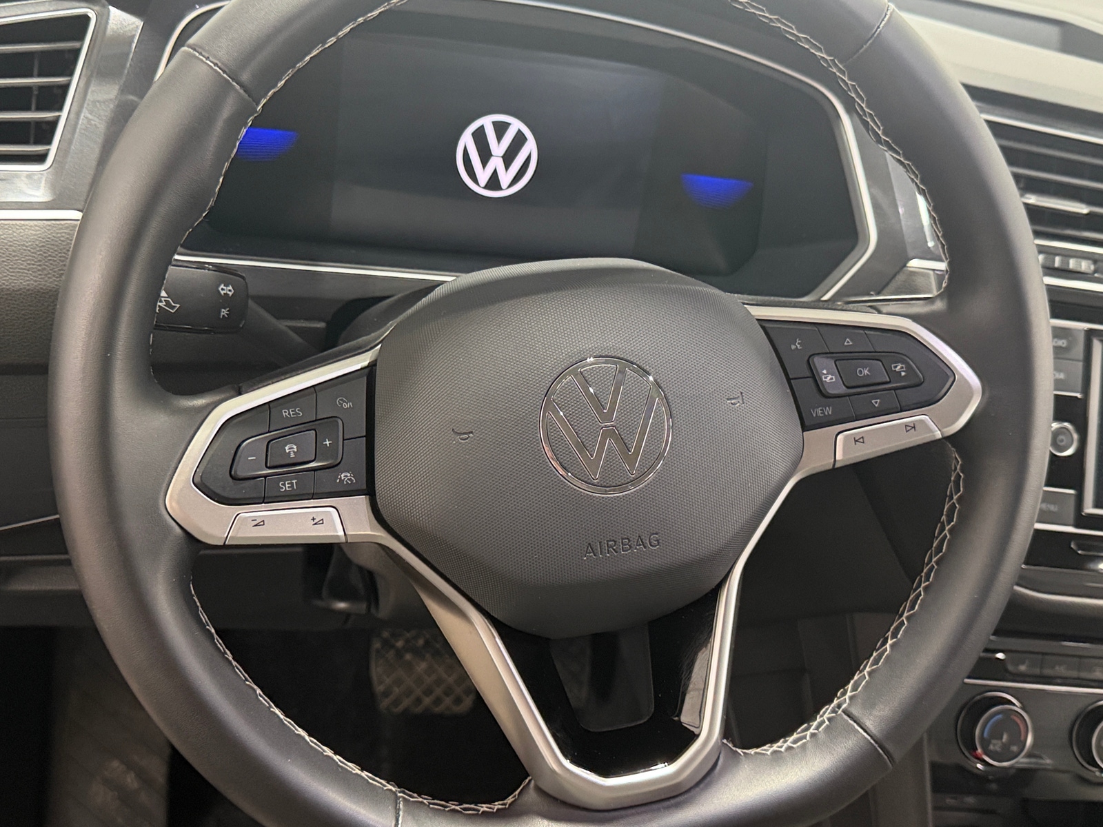 Thumbnail: 2024 Volkswagen Tiguan - 5