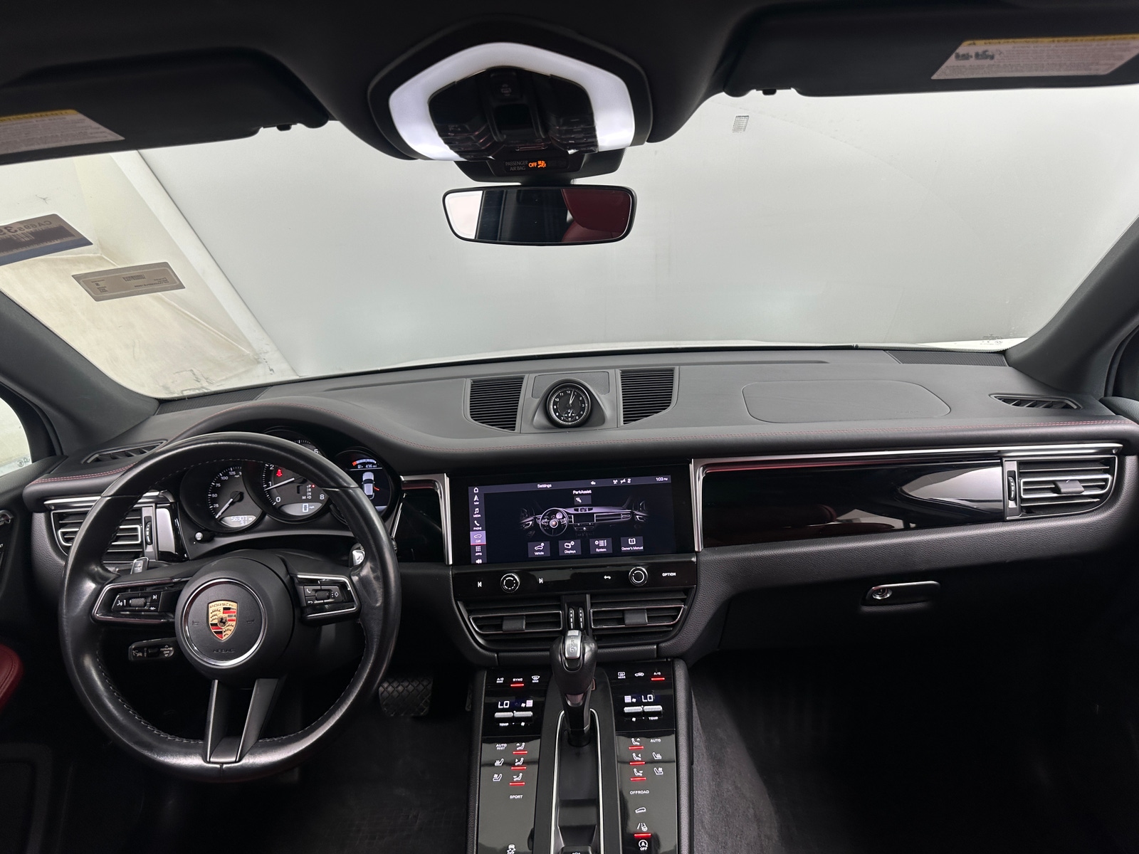 Thumbnail: 2023 Porsche Macan - 2