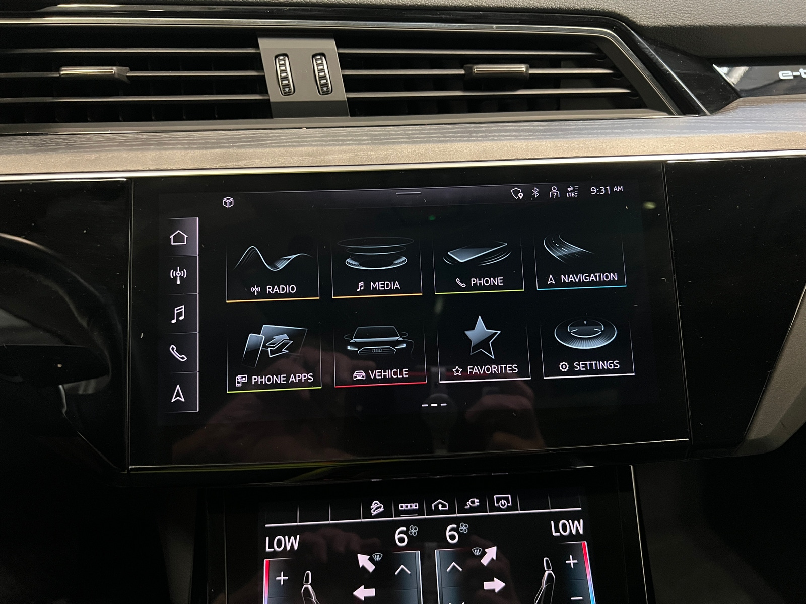 Thumbnail: 2024 Audi Q8 e-tron - 3