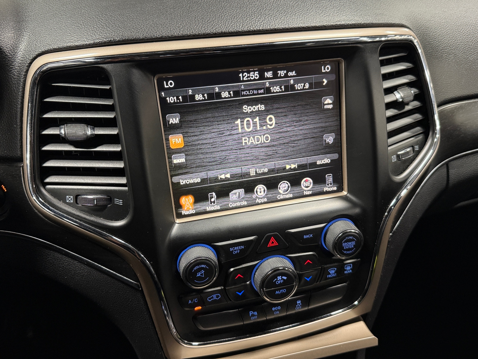 Thumbnail: 2015 Jeep Grand Cherokee - 3