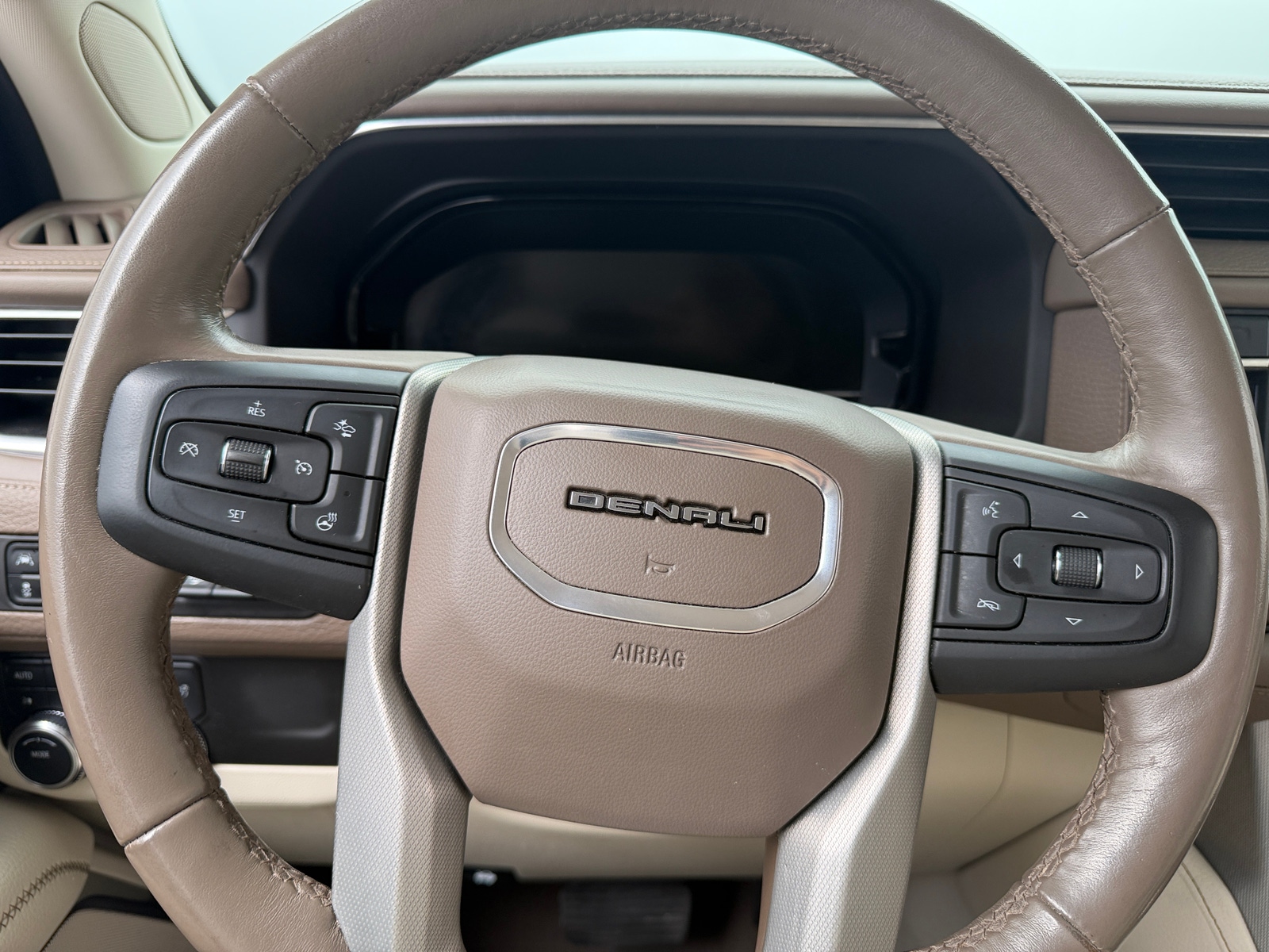 Thumbnail: 2022 GMC Yukon - 4