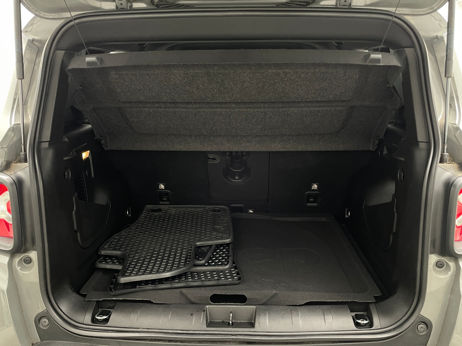 Thumbnail: 2021 Jeep Renegade - 7