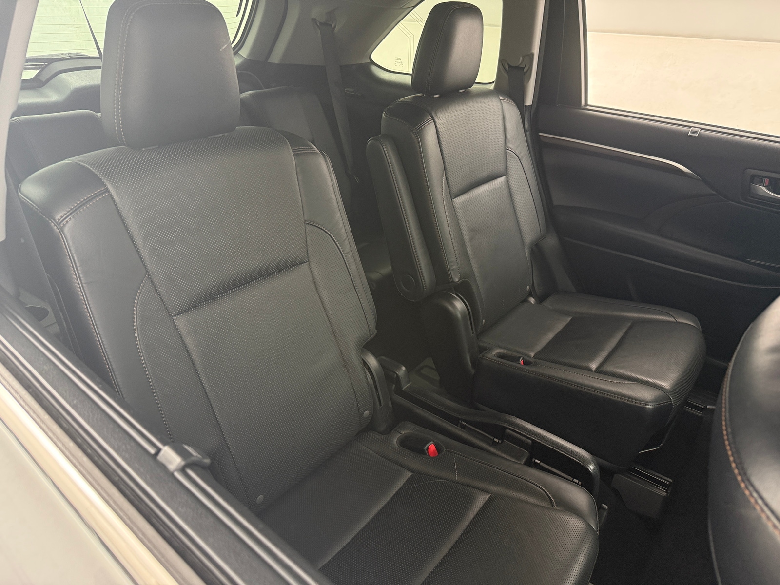 Thumbnail: 2016 Toyota Highlander - 5