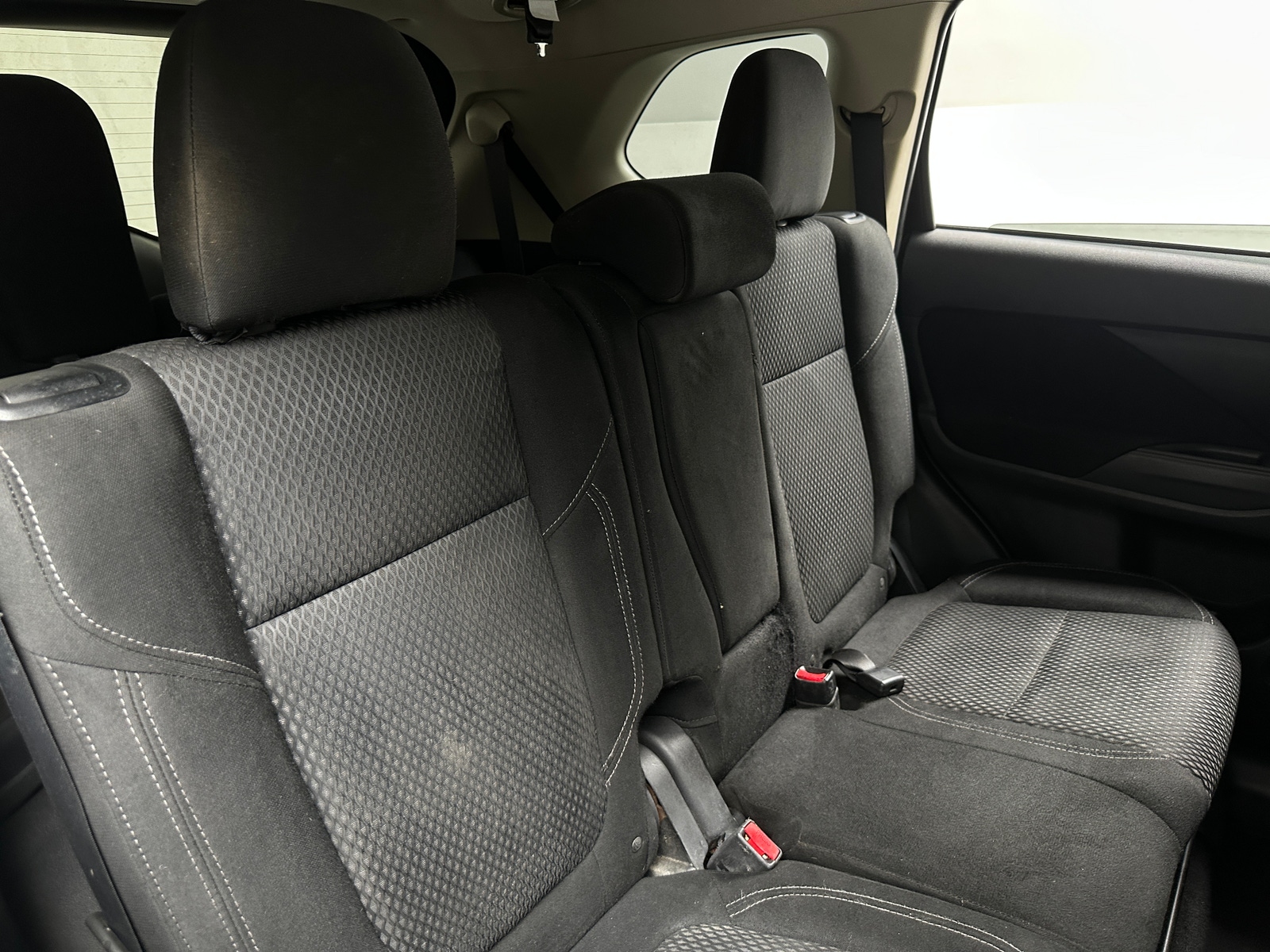 Thumbnail: 2020 Mitsubishi Outlander - 6