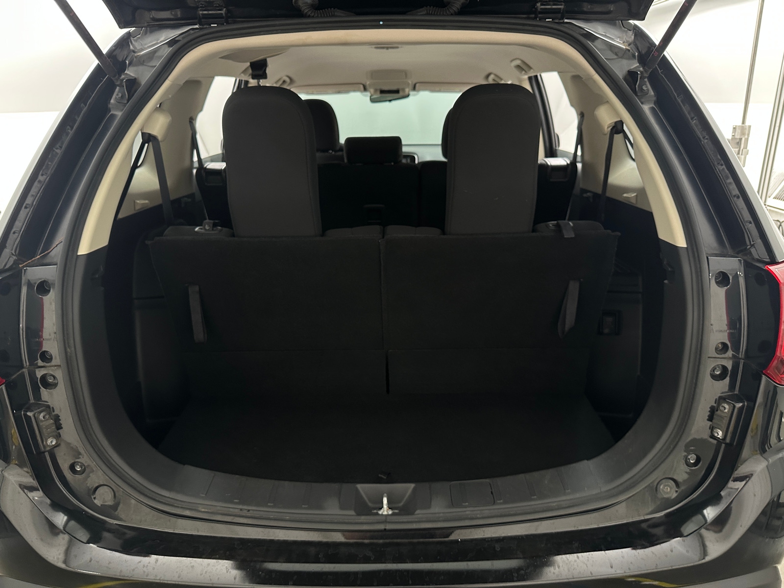 Thumbnail: 2020 Mitsubishi Outlander - 7