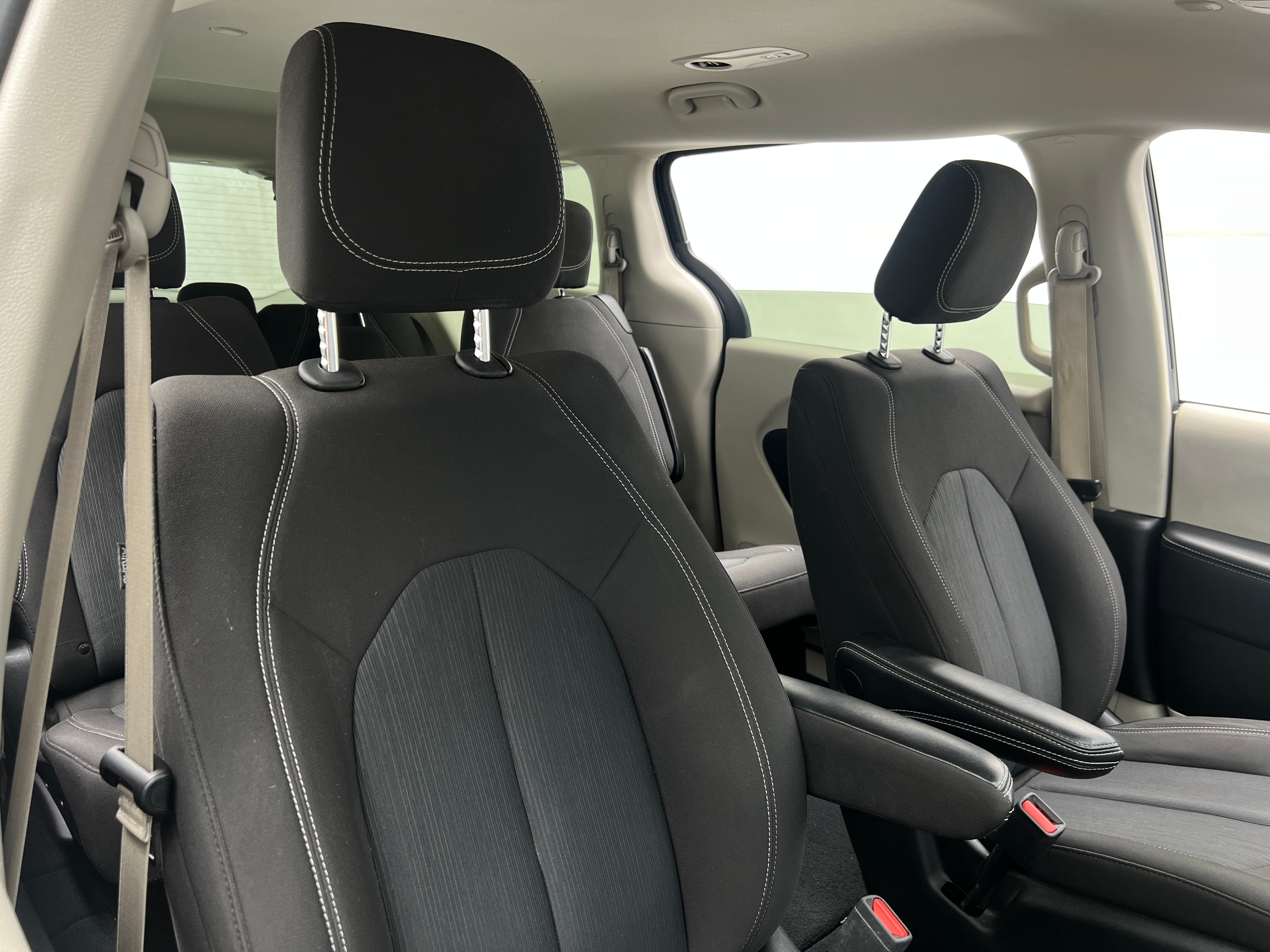 2024 Chrysler Voyager LX