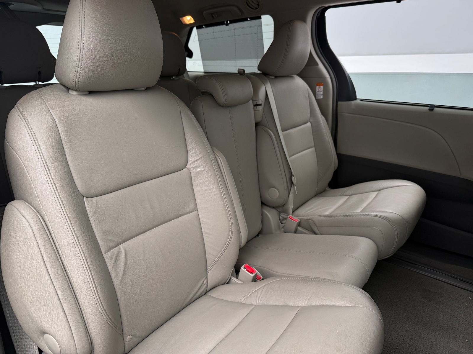 Thumbnail: 2016 Toyota Sienna - 5