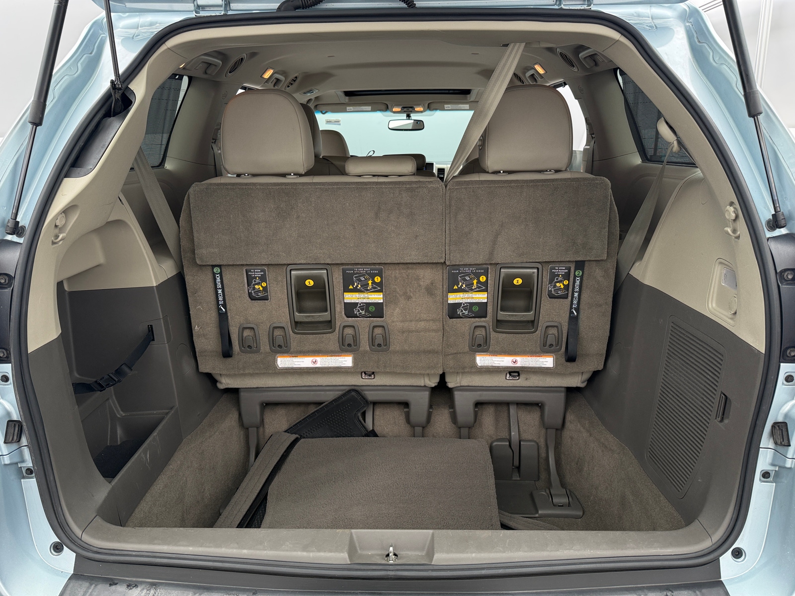 Thumbnail: 2016 Toyota Sienna - 6