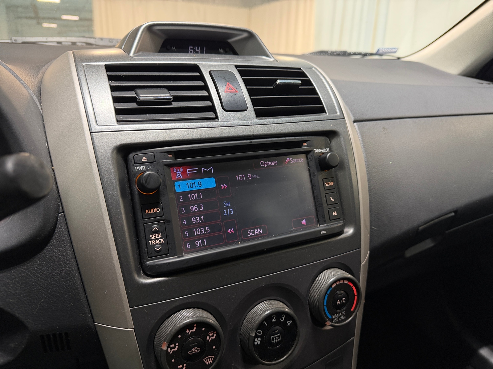 Thumbnail: 2013 Toyota Corolla - 4