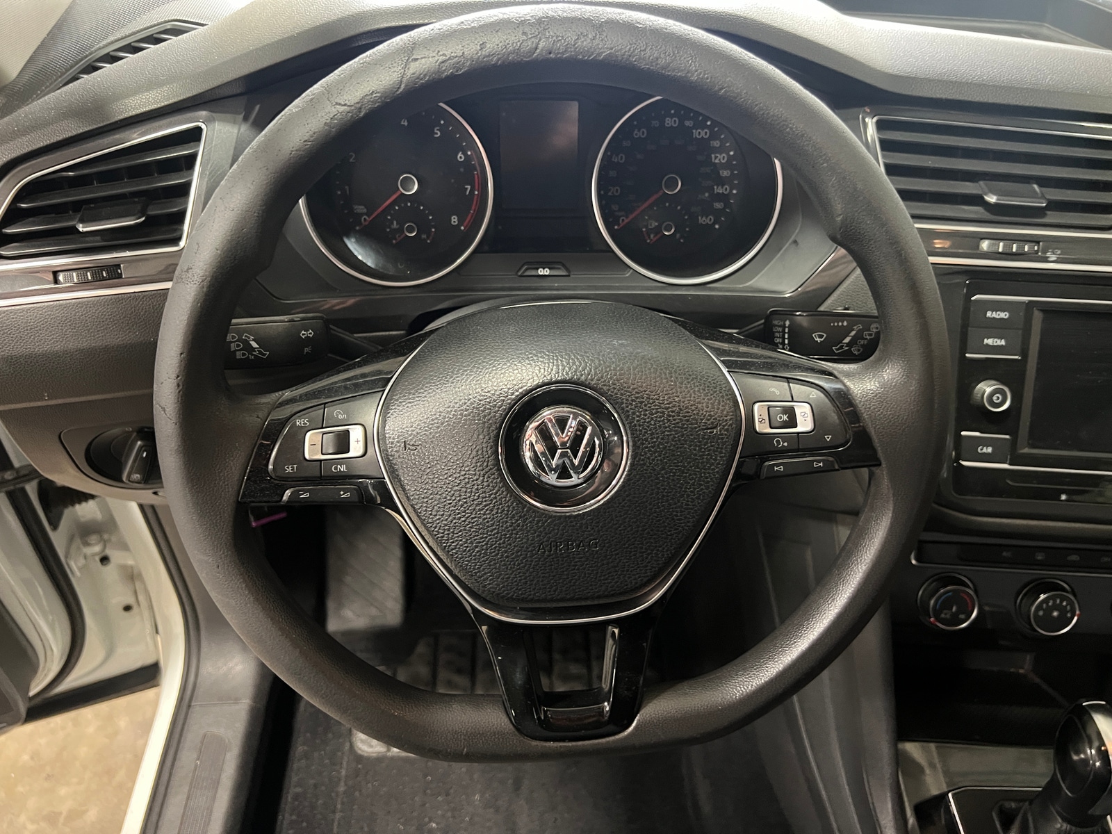 Thumbnail: 2018 Volkswagen Tiguan - 5