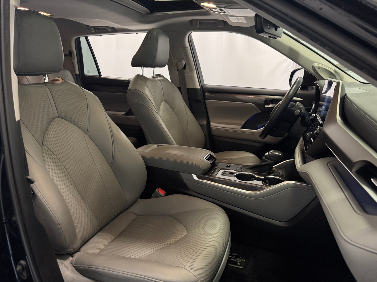 Thumbnail: 2020 Toyota Highlander - 2
