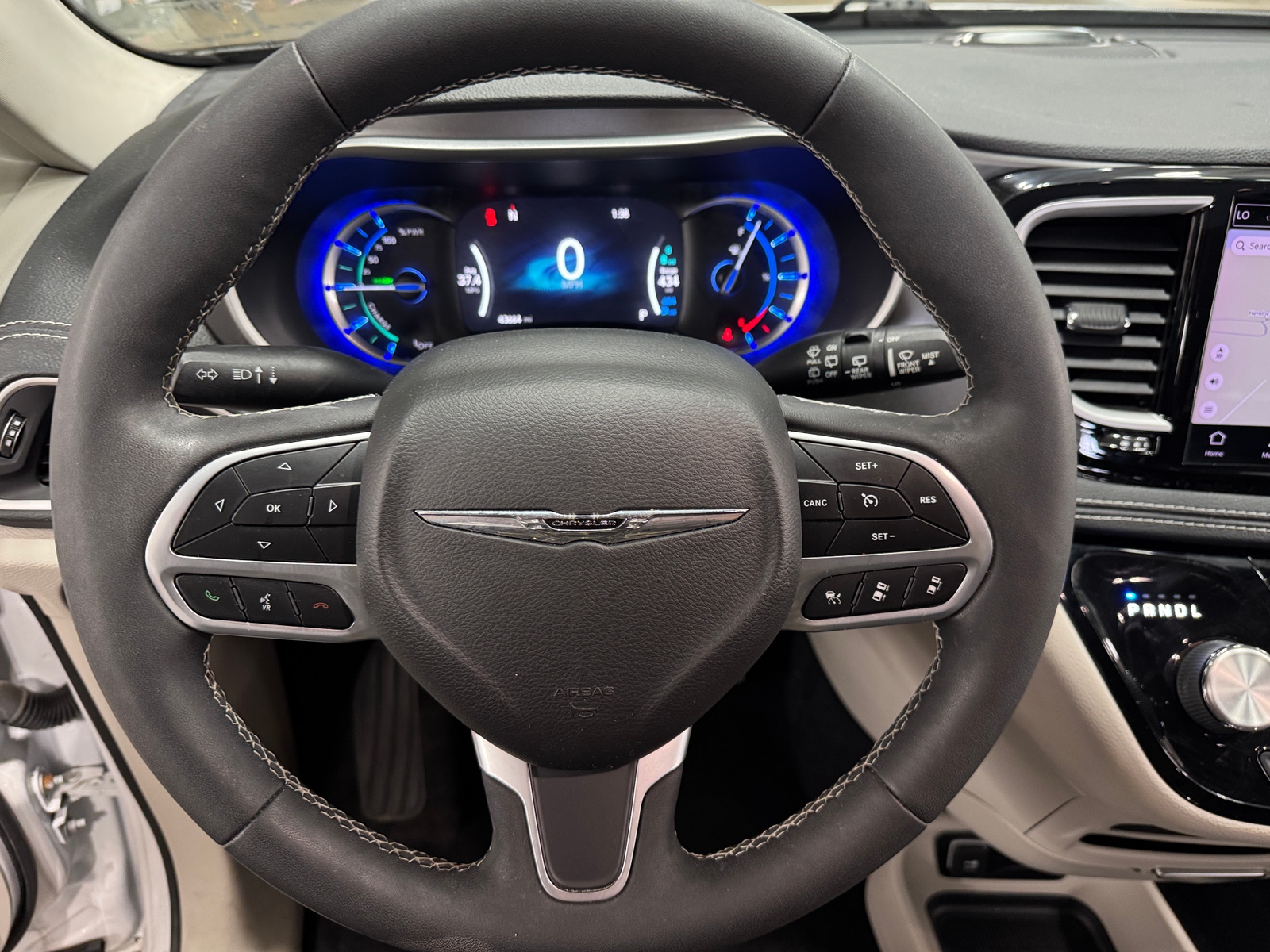 Thumbnail: 2022 Chrysler Pacifica - 4