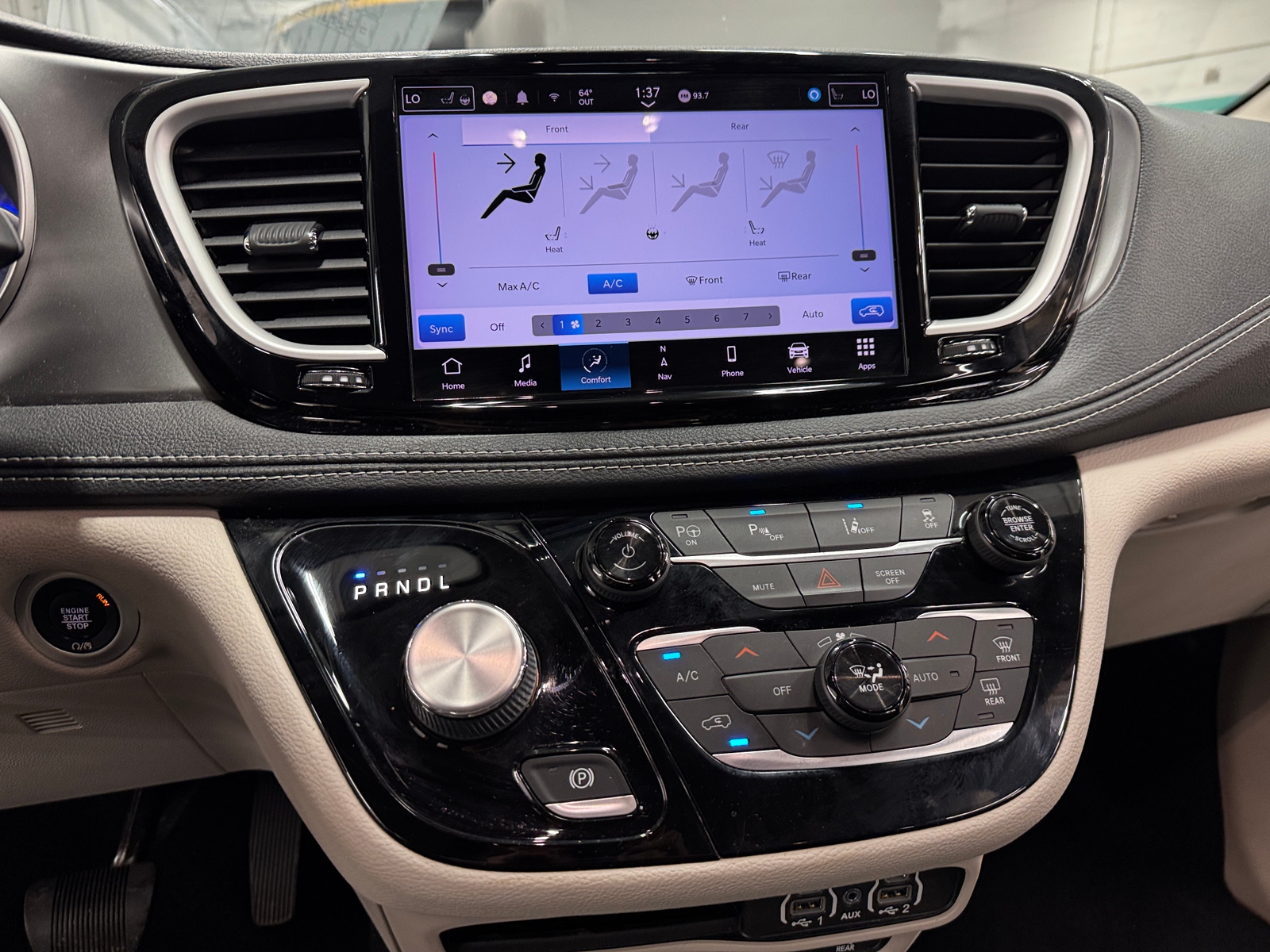 Thumbnail: 2022 Chrysler Pacifica - 3