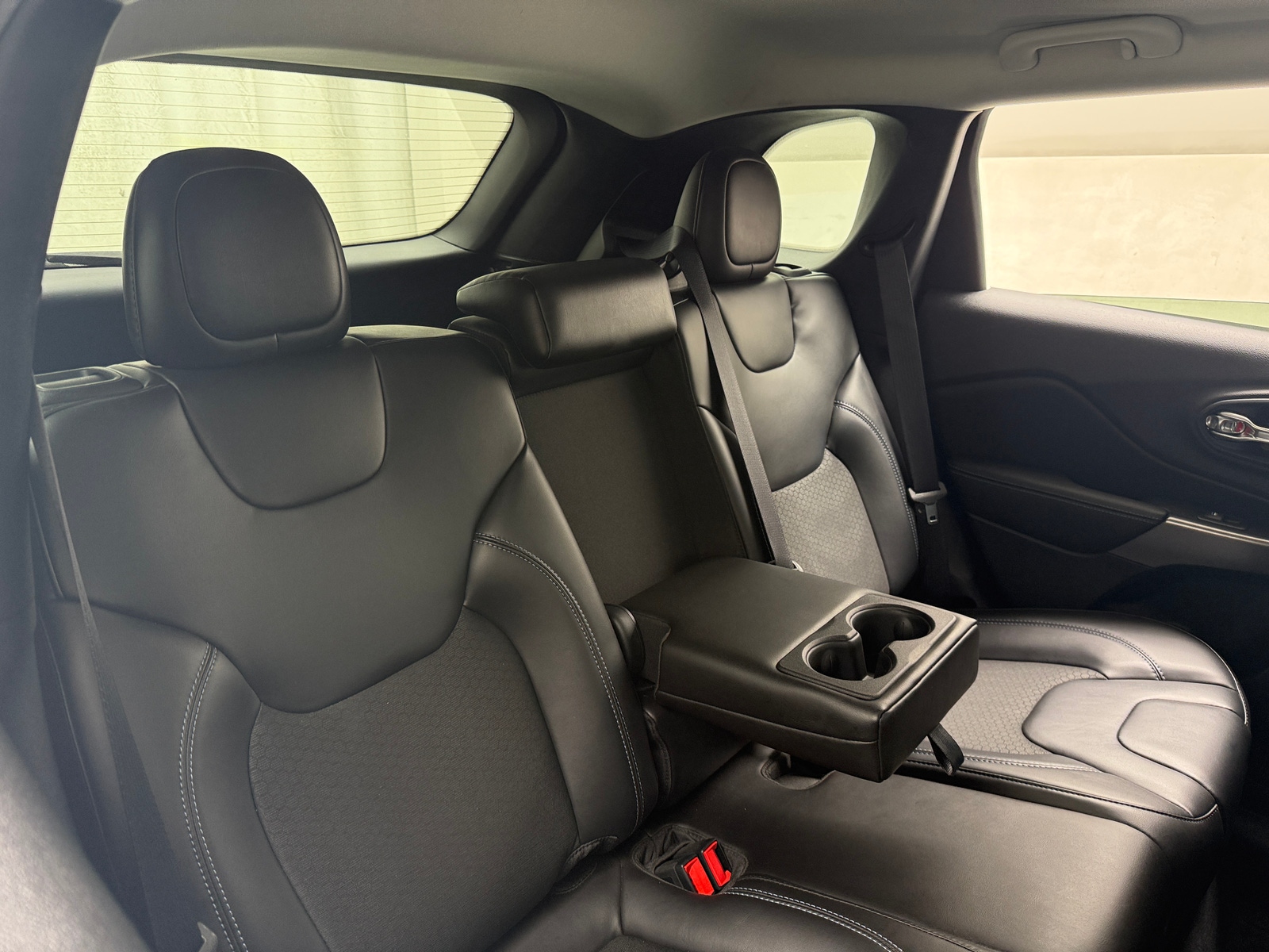 Thumbnail: 2020 Jeep Cherokee - 6