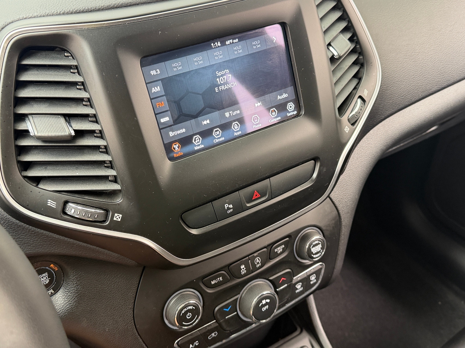 Thumbnail: 2020 Jeep Cherokee - 4