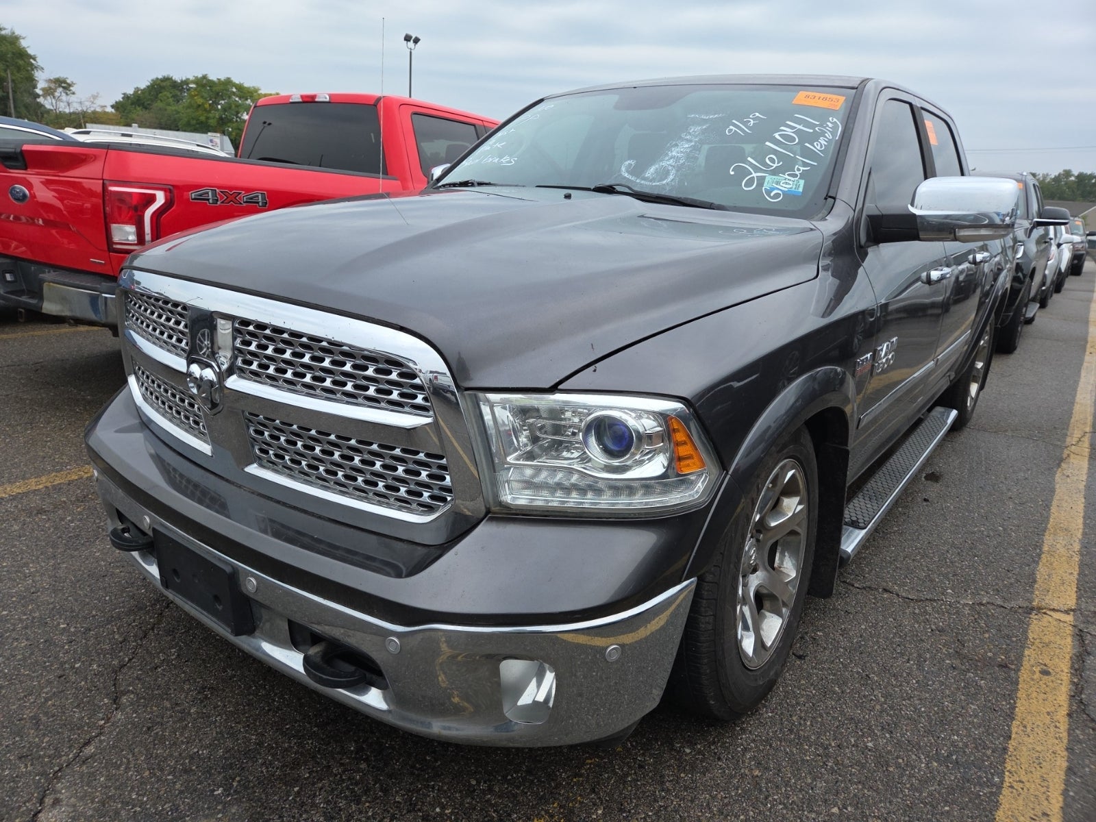 2014 Ram 1500 4WD Crew Cab 140.5" Laramie