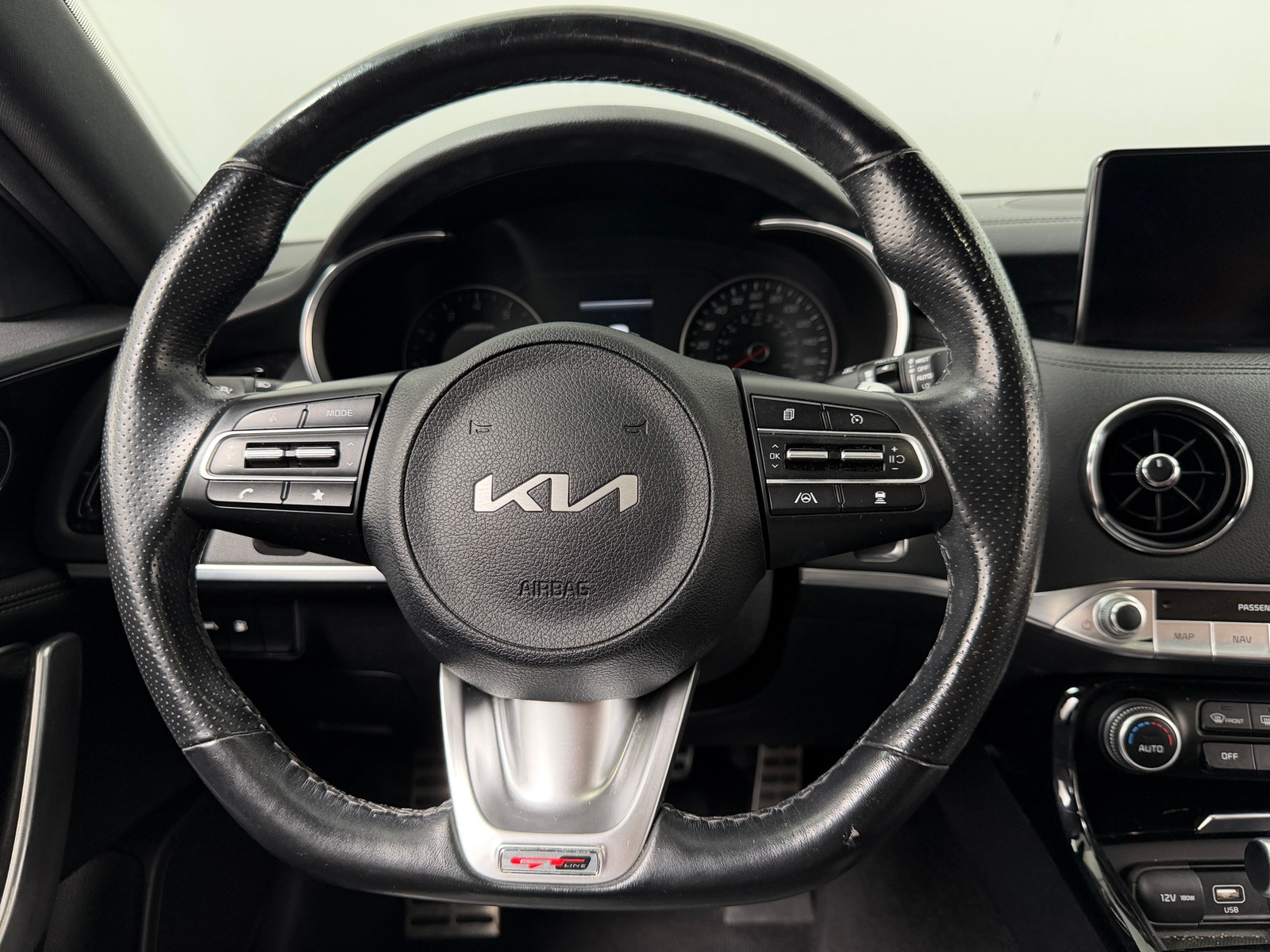 Thumbnail: 2022 Kia Stinger - 4