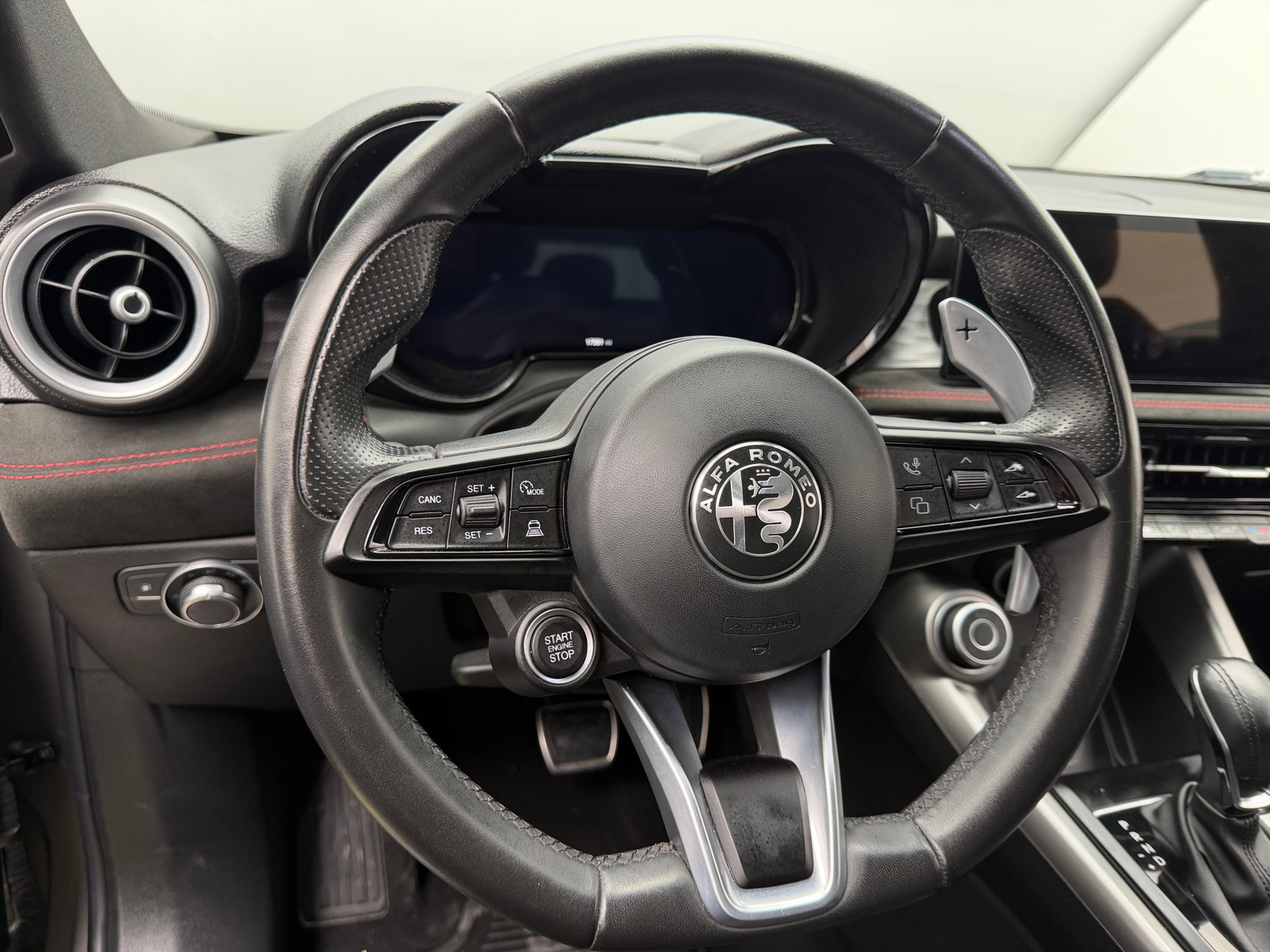 Thumbnail: 2024 Alfa Romeo Tonale - 4