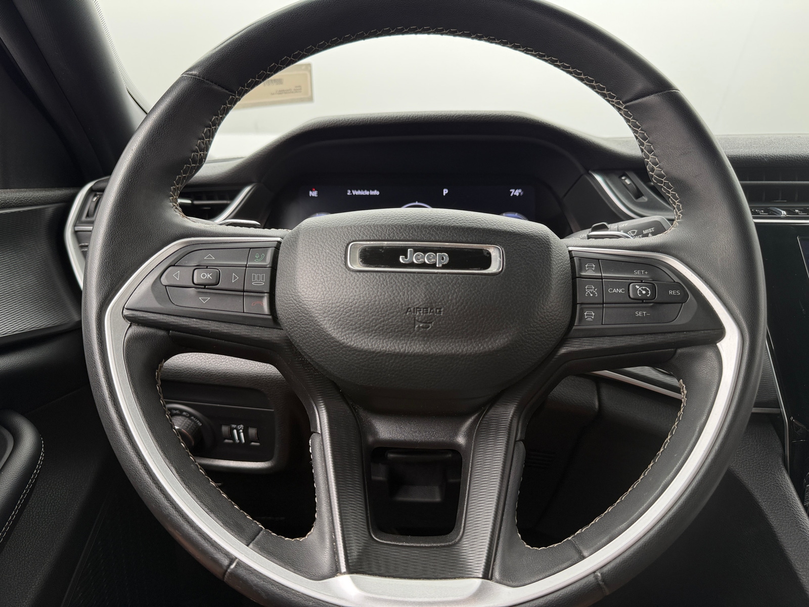 Thumbnail: 2023 Jeep Grand Cherokee L - 4